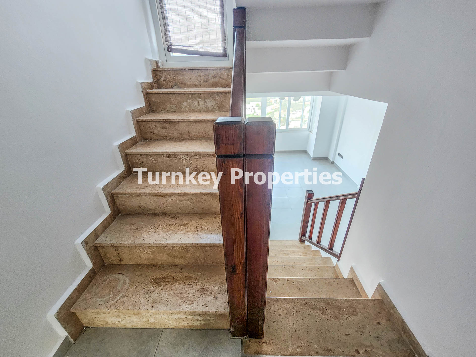 Gümüşlük Sahile Yakın, Manzaralı Senelik Kiralık 2 Yatak Odalı Ev