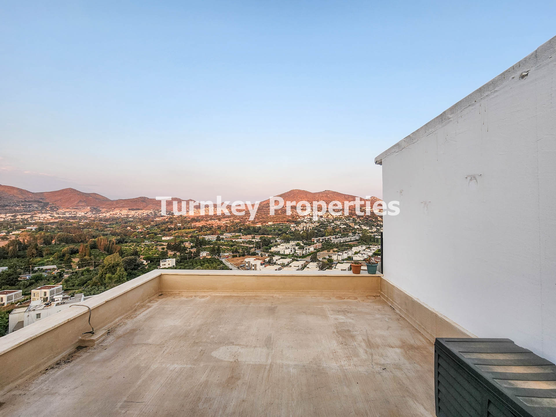 Gümüşlük Sahile Yakın, Manzaralı Senelik Kiralık 2 Yatak Odalı Ev