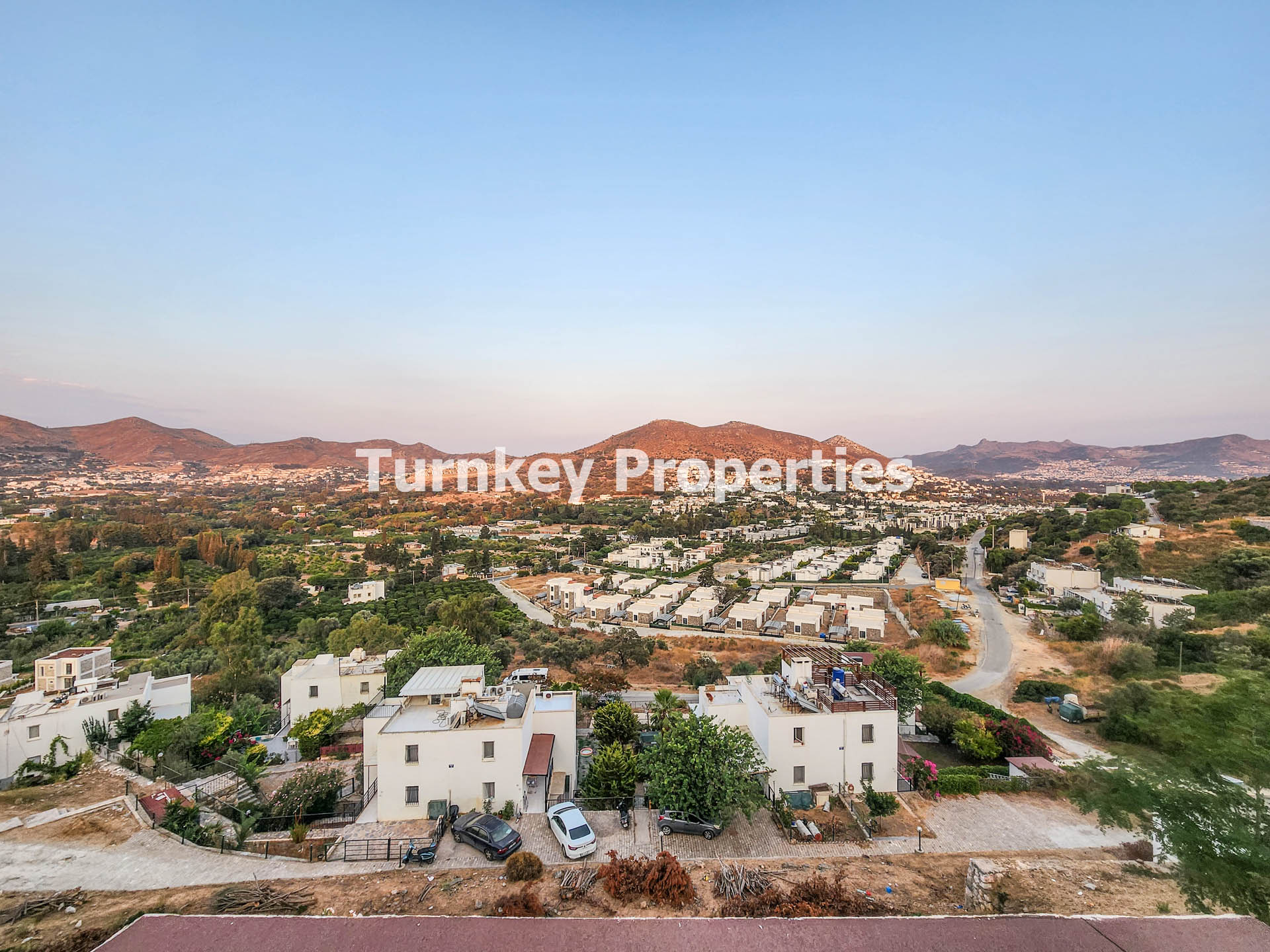 Gümüşlük Sahile Yakın, Manzaralı Senelik Kiralık 2 Yatak Odalı Ev