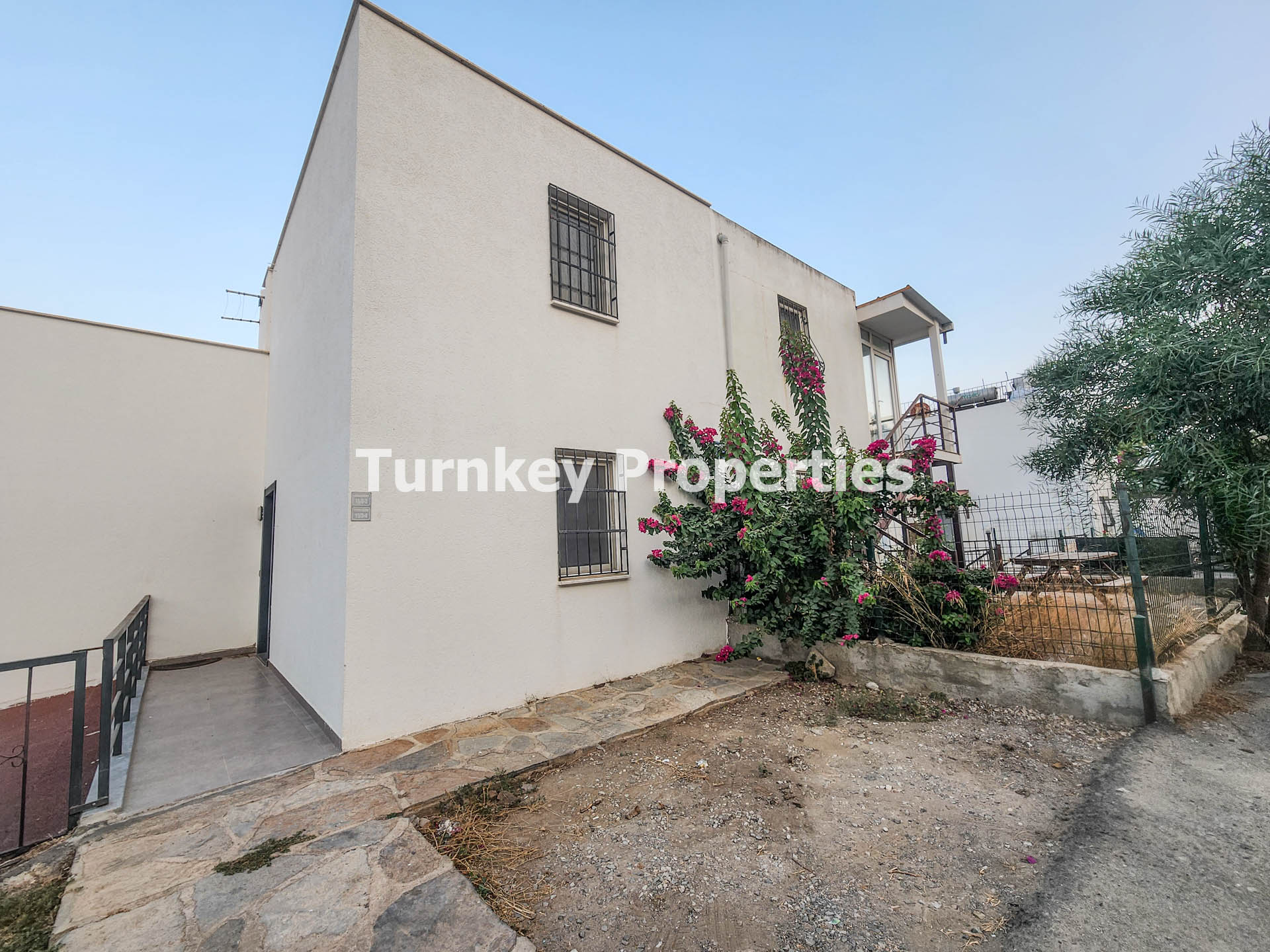 Gümüşlük Sahile Yakın, Manzaralı Senelik Kiralık 2 Yatak Odalı Ev