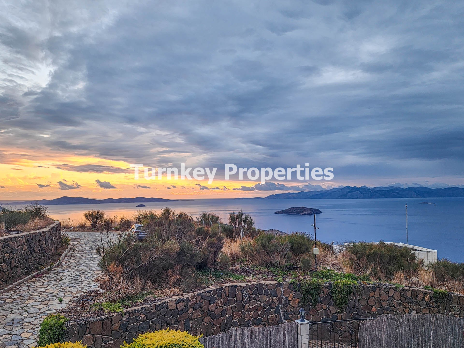 Koyunbaba Satılık Villa Özel Havuzlu ve Panoramik Deniz Manzaralı