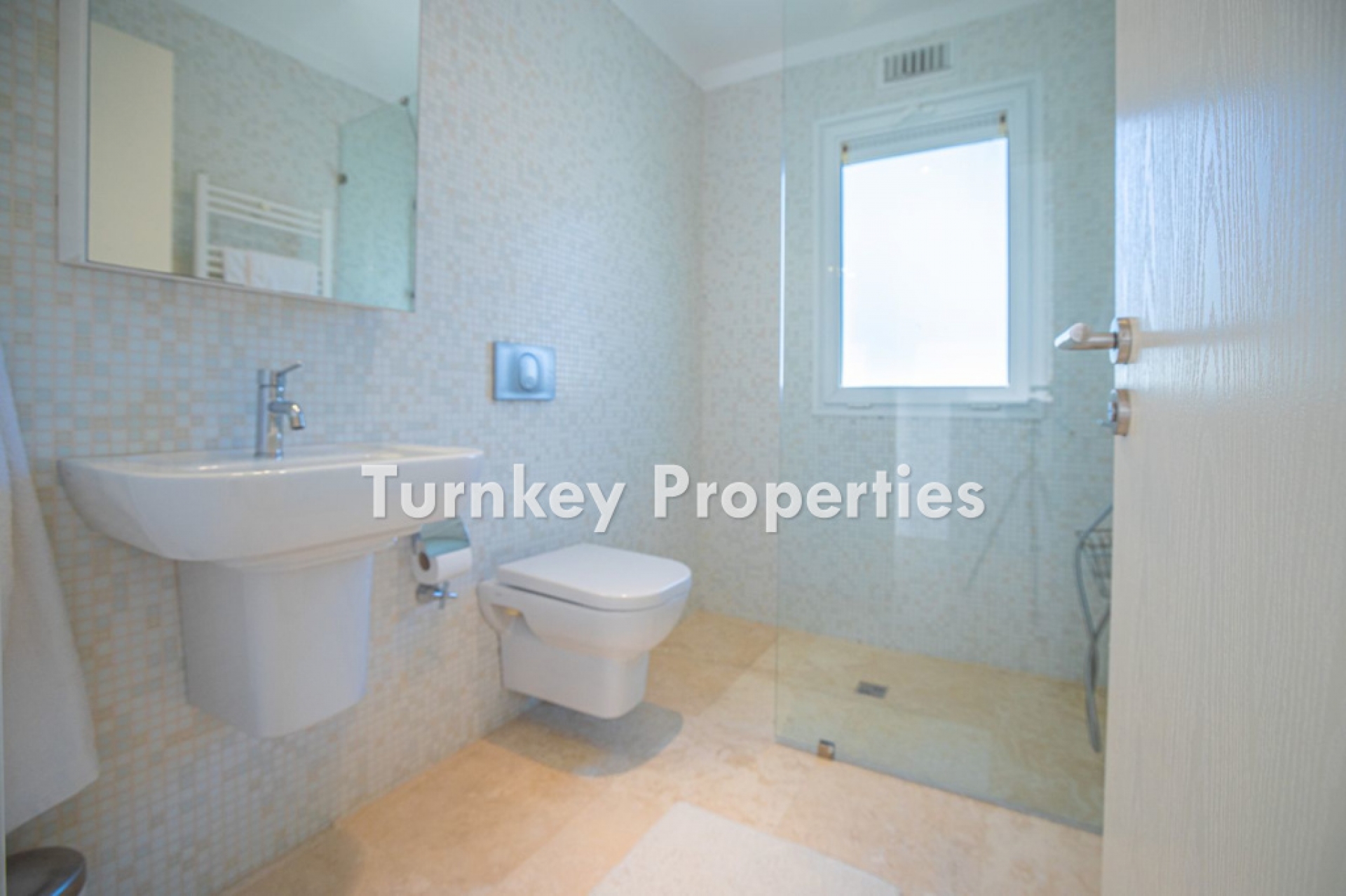 Gümüşlük’te Satılık 3 Yatak Odalı Villa Özel Tasarım Geniş Teraslı