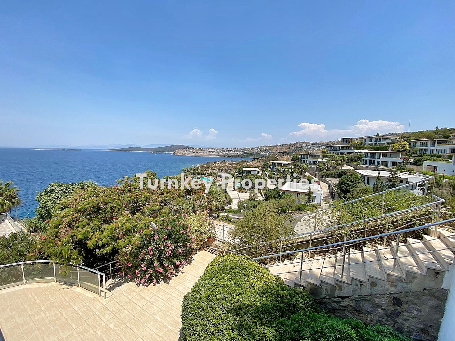 Gündoğan Satılık Villa Denize Sıfır Özel İskeleli Deniz Manzaralı