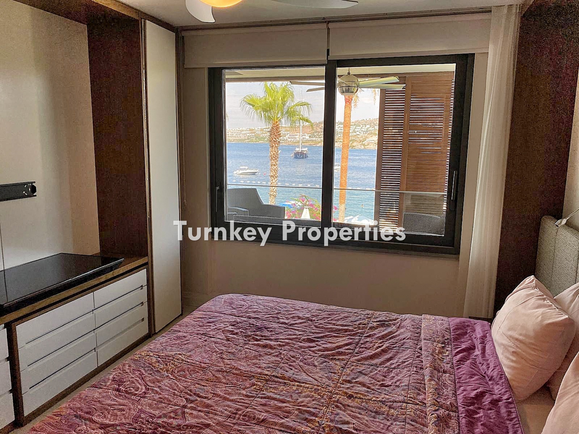 Gündoğan'da Satılık Denize Sıfır Ultra-Lüks, Full Eşyalı 5+1 Daire