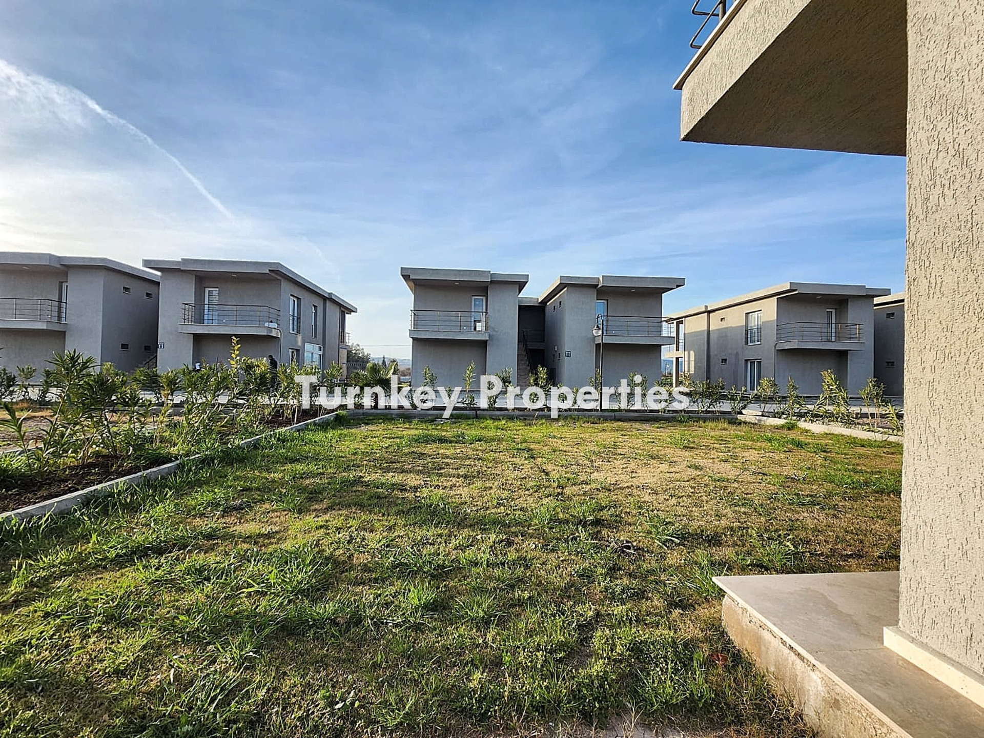 Meşelik Poyrazköy Sitesi Satılık Bahçe Katı Daire Ortak Havuzlu