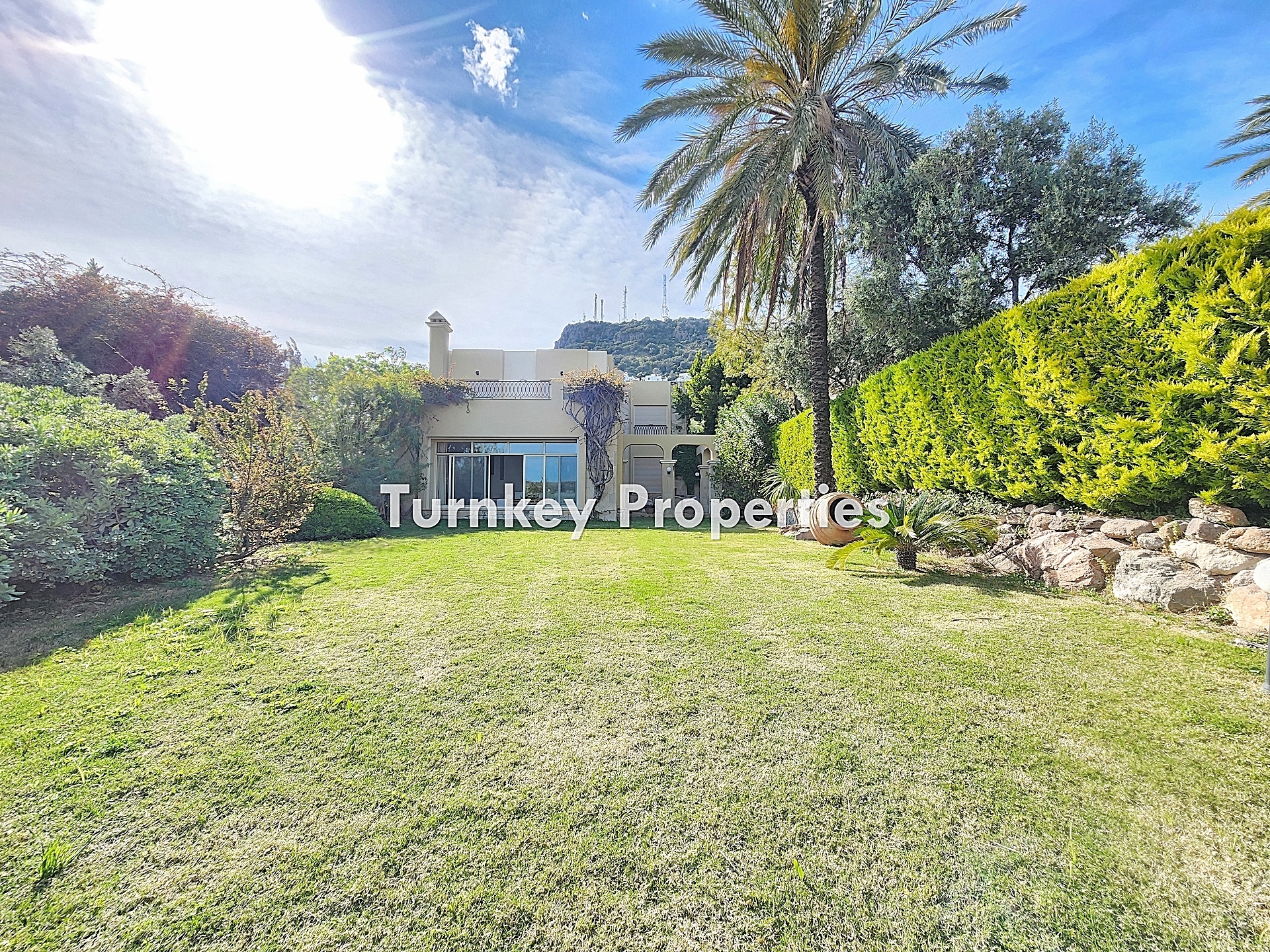 Bodrum Gündoğan Satılık Villa Eşsiz Deniz Manzaralı Geniş Bahçe