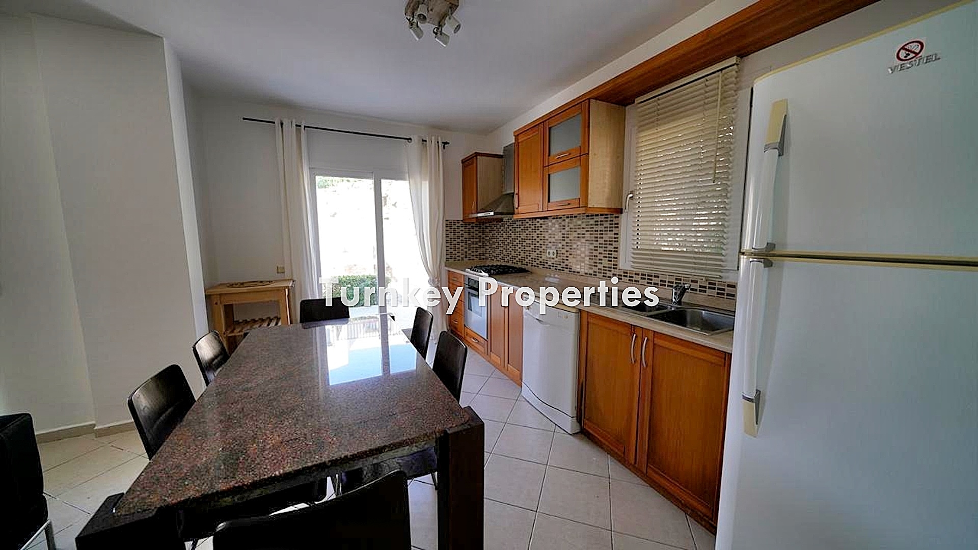 Koyunbaba Satılık Müstakil Villa Site İçerisinde Bahçeli Havuzlu