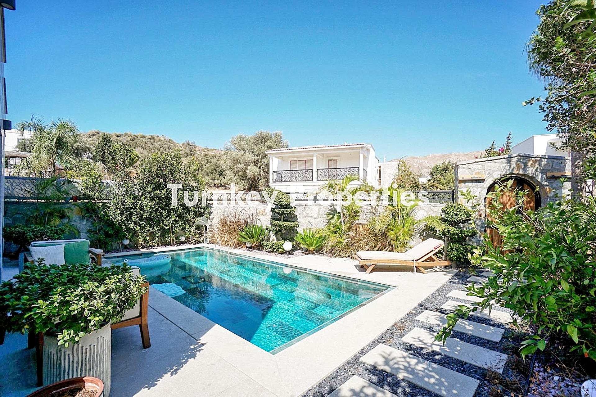 Gümüşlük Merkez Satılık Tek Katlı Müstakil Villa Özel Havuzlu