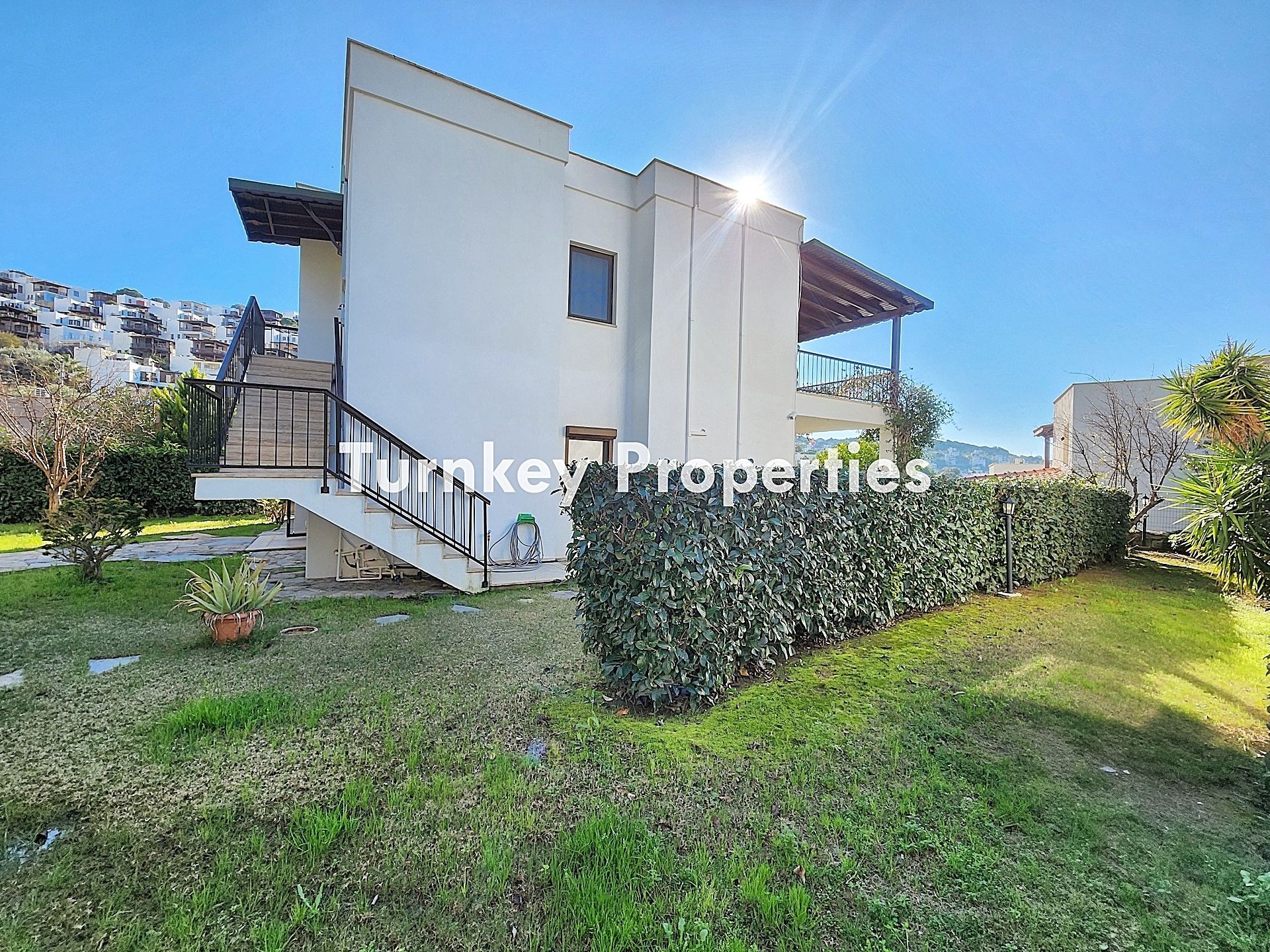 Gümüşlük Koyunbaba Satılık Bahçe Katı Daire Plaja Yakın Site İçi