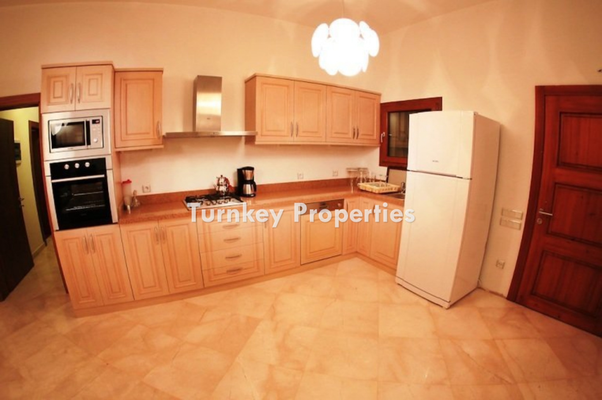 Gümüşlük Satılık Müstakil Tek Katlı Özel Havuzlu Bahçeli Villa