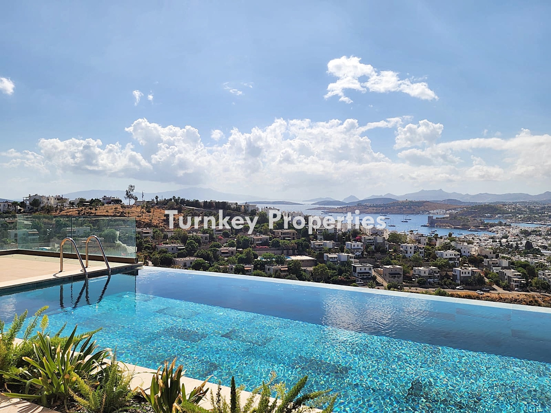 Bodrum Merkez'de Satılık 6+2 Malikane, Deniz ve Kale Manzaralı