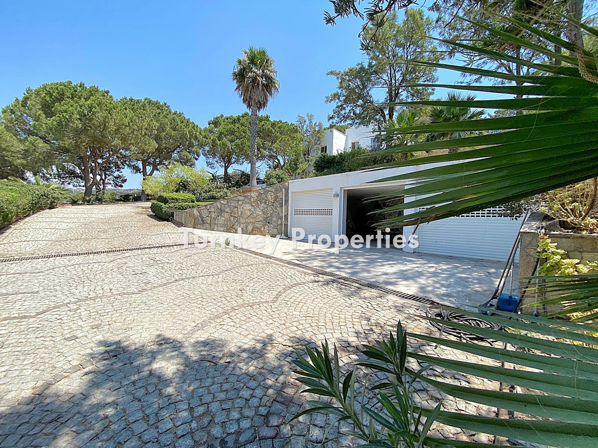 Gündoğan Satılık Villa Denize Sıfır Özel İskeleli Deniz Manzaralı