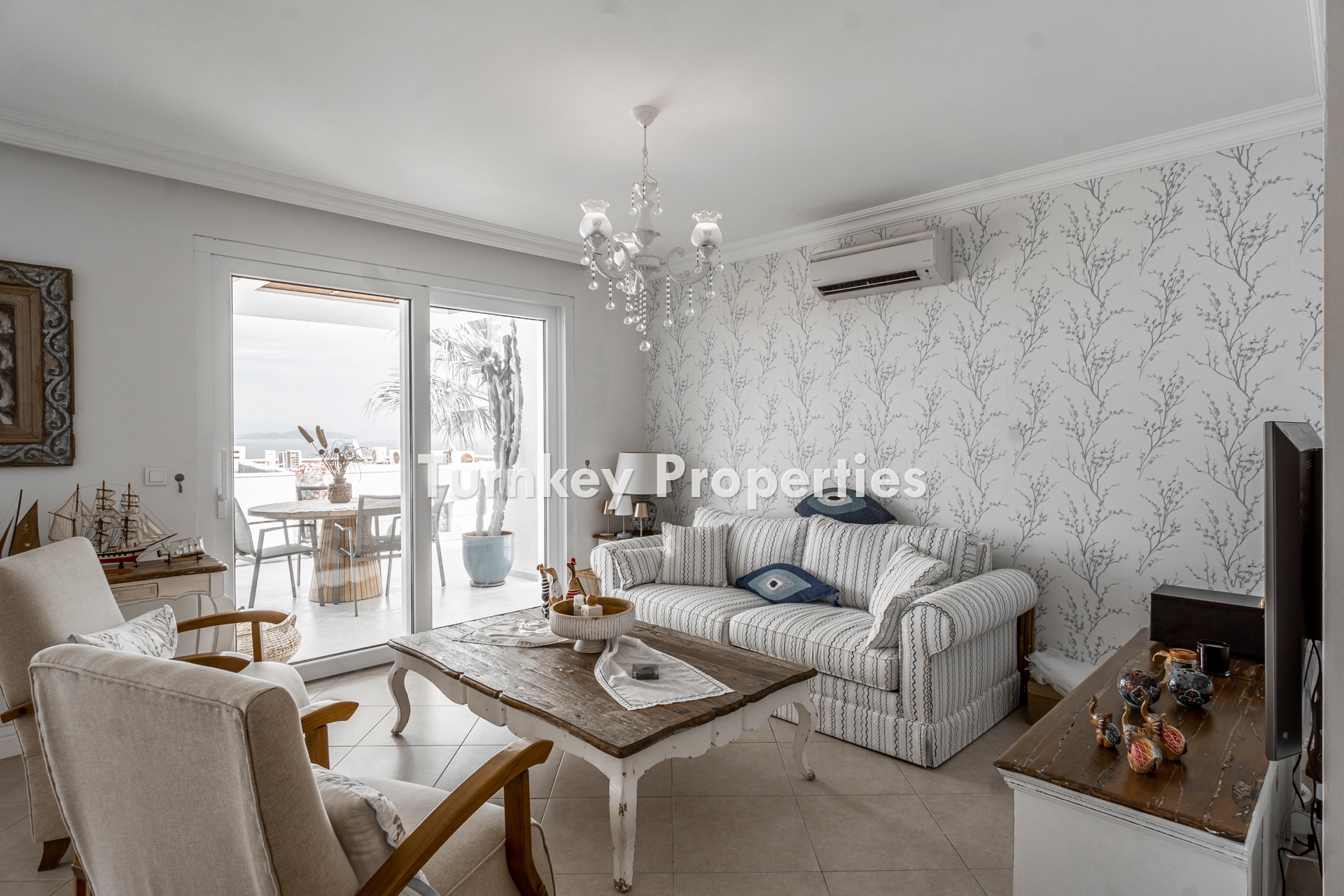 Türkbükü Hebil Koyu’nda Eşsiz Manzaralı, Denize Sıfır Satılık 4+1 Daire