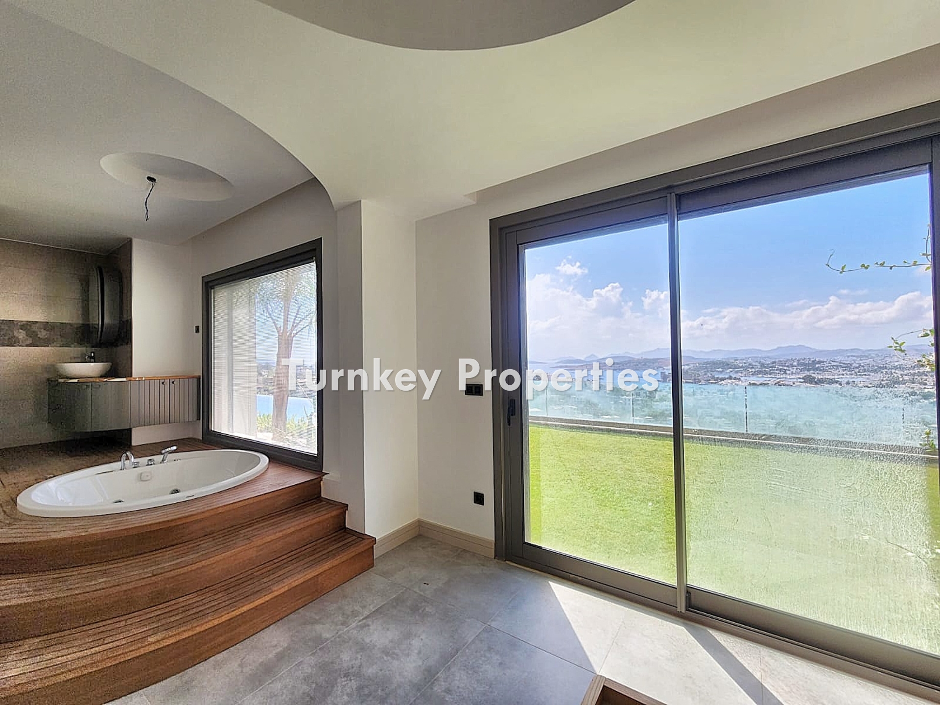 Bodrum Merkez'de Satılık 6+2 Malikane, Deniz ve Kale Manzaralı