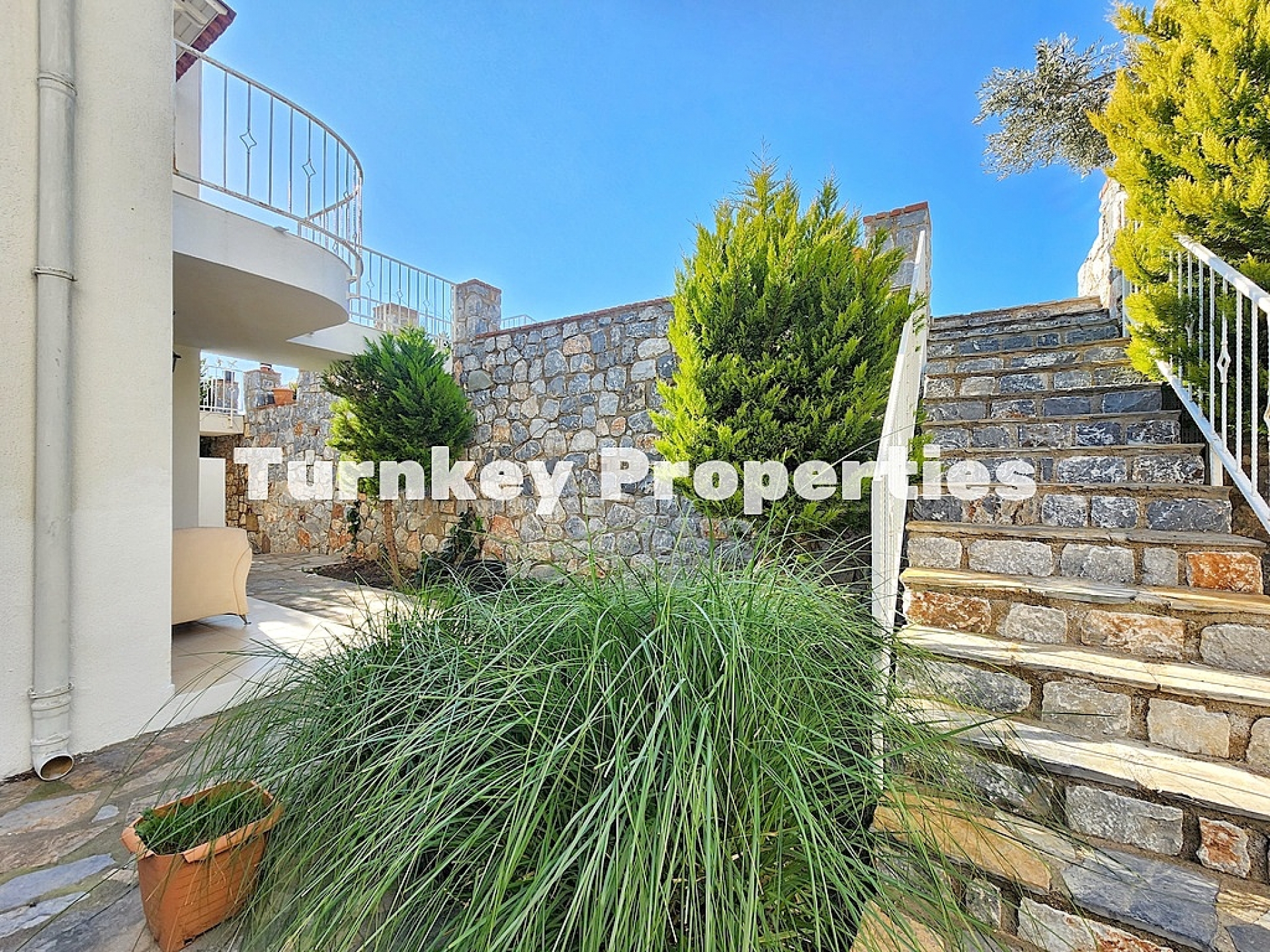 Dörttepe'de Satılık Bahçe Katı – Doğa ile İç İçe Yaşam, Yüksek Kira Getirisi