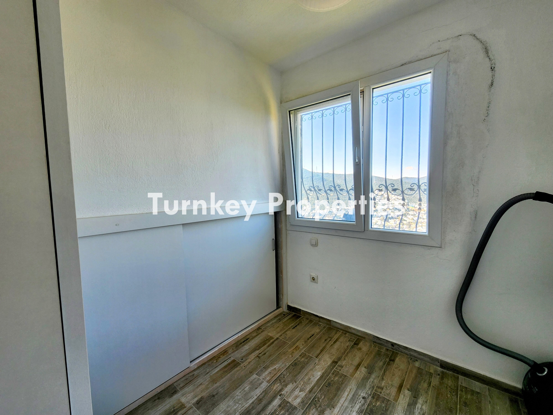 Torba Satılık Deniz Manzaralı Bahçeli Villa Özel Konumda Yaşam