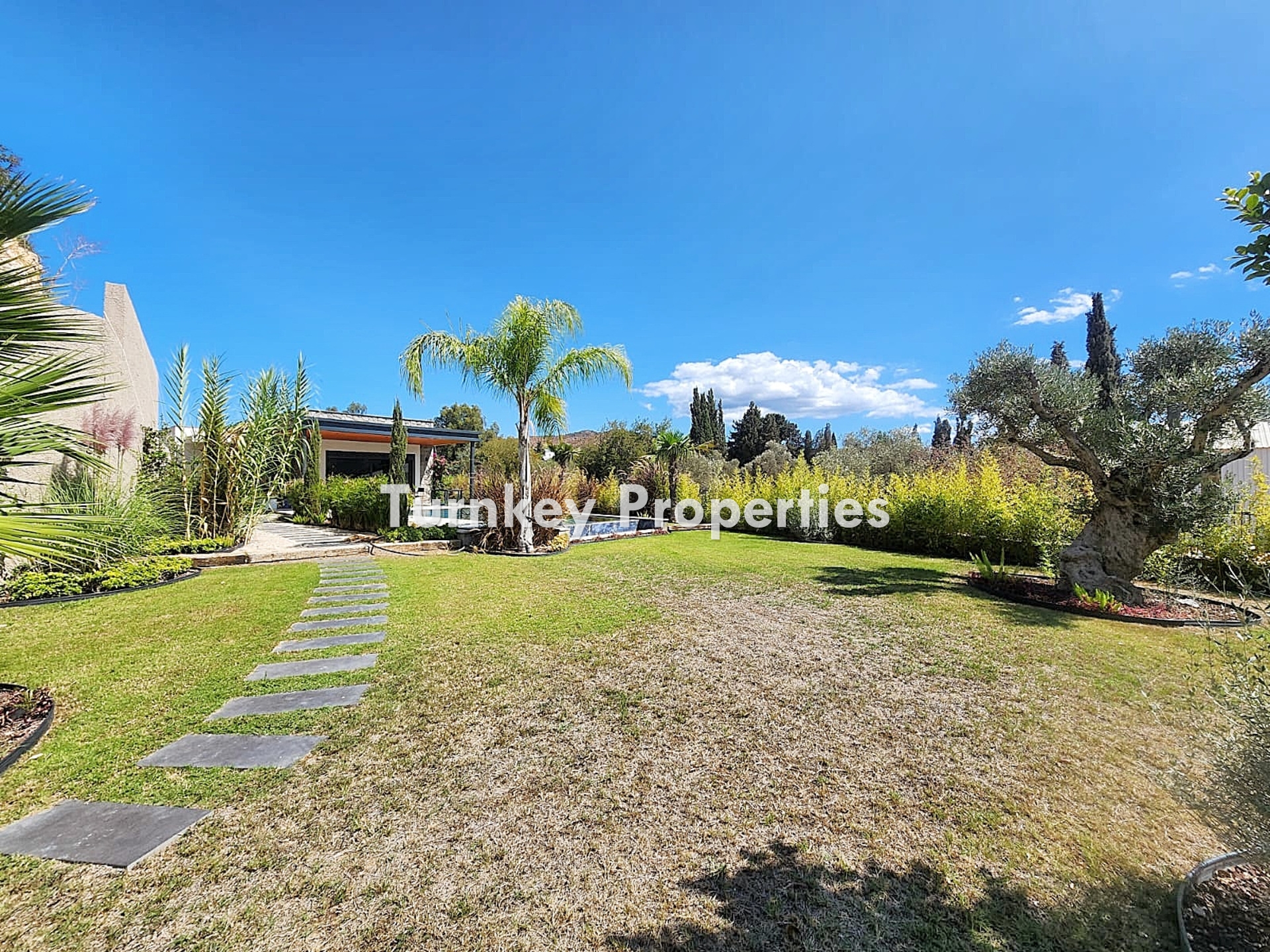 Bodrum Dereköy Satılık Villa Özel Havuzlu Tek Katlı Bahçeli