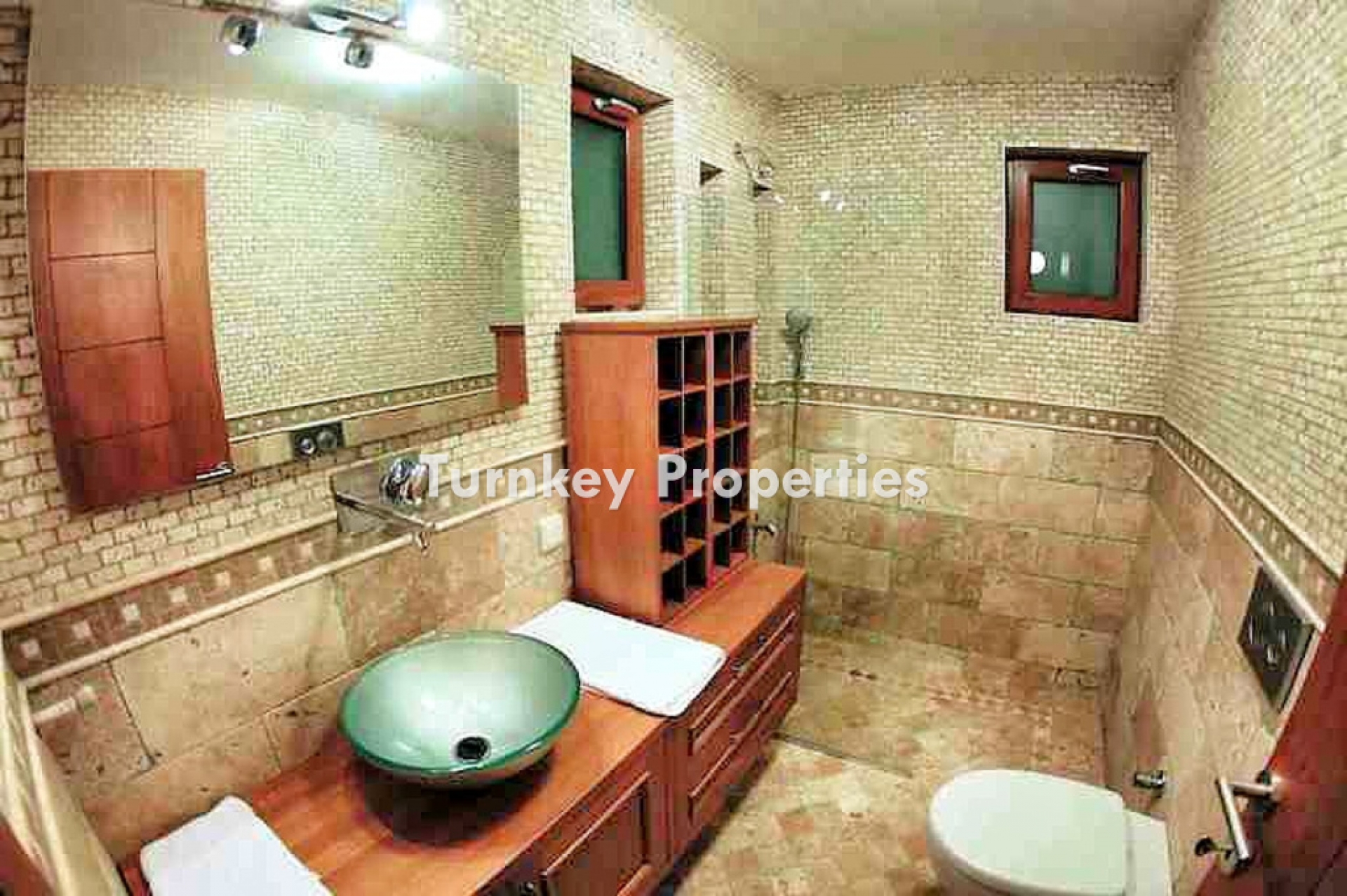 Gümüşlük Satılık Müstakil Tek Katlı Özel Havuzlu Bahçeli Villa