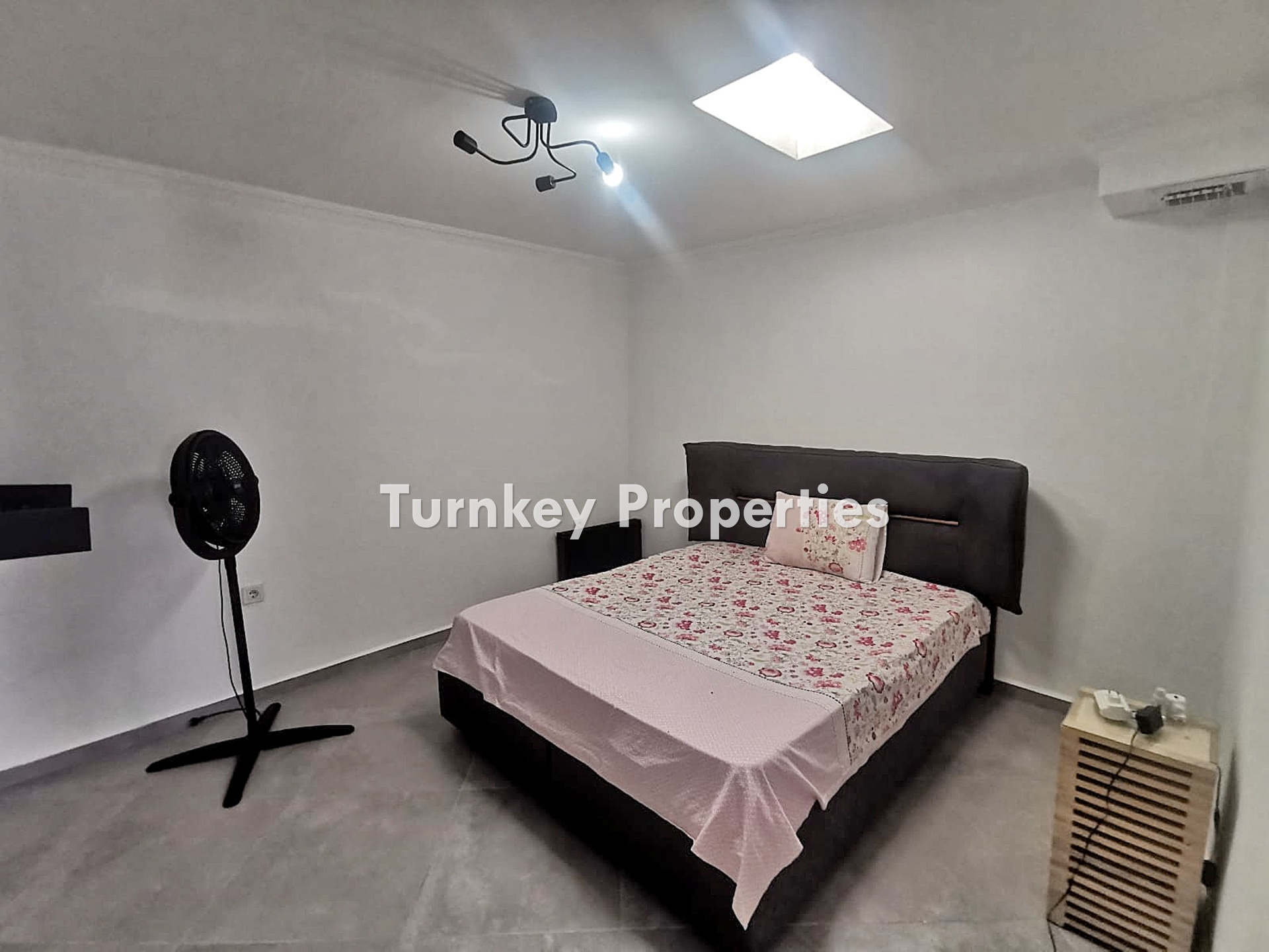 Güvercinlik'te Özel Plajlı, Sosyal Tesisli, Deniz Manzaralı Satılık 3+1 Villa