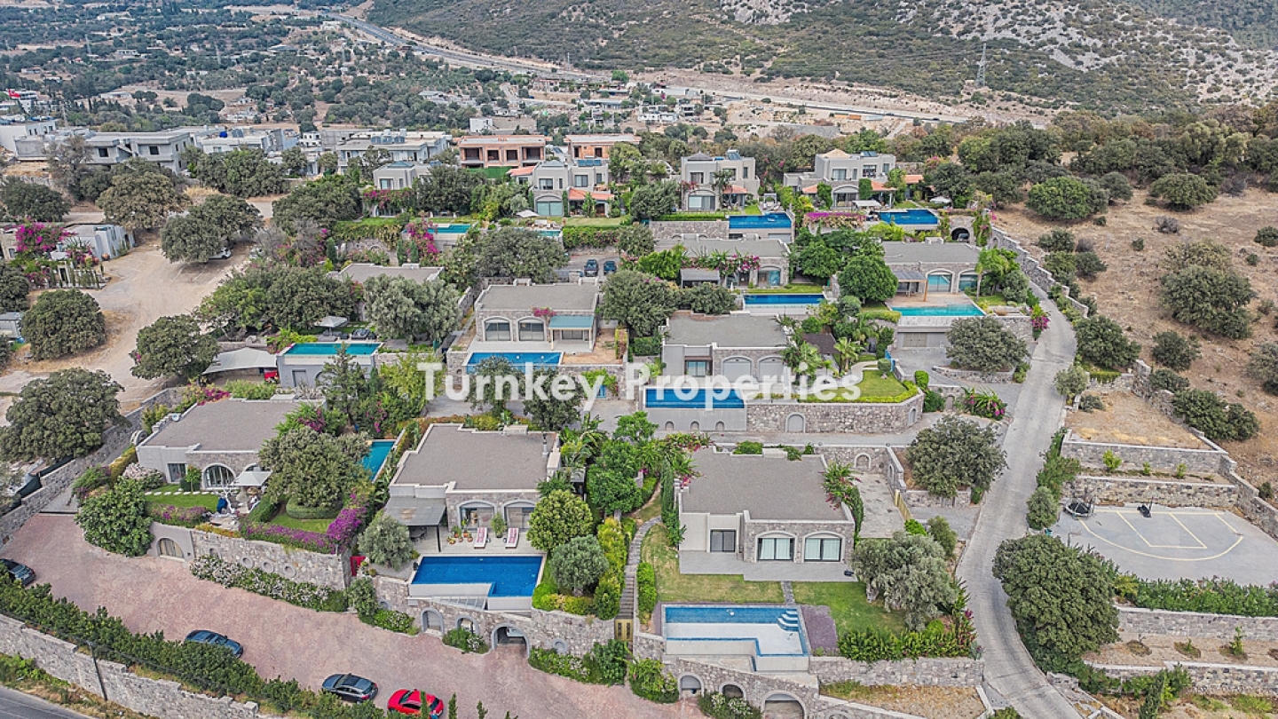 Dibeklihan Satılık Villa Tek Katlı Özel Bahçeli Infinity Havuzlu