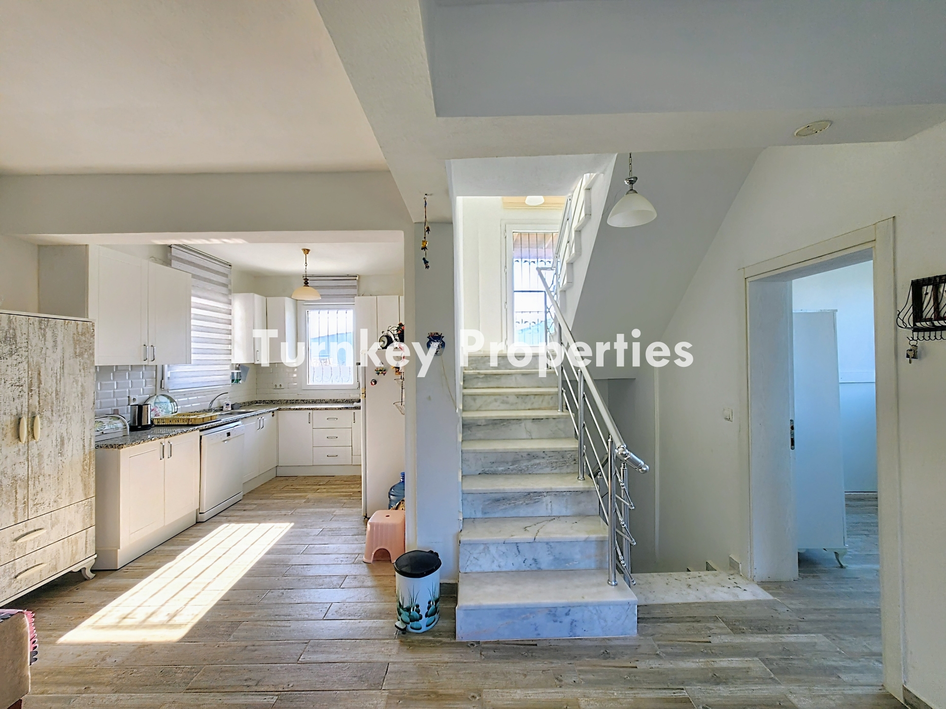 Torba Satılık Deniz Manzaralı Bahçeli Villa Özel Konumda Yaşam