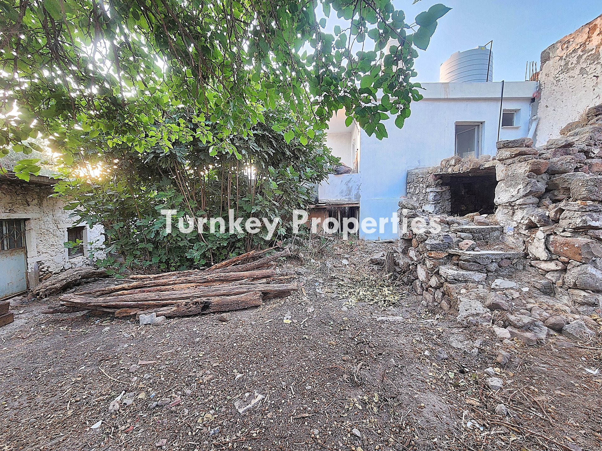 Gündoğan Köyiçi Satılık Taş Ev İki Bağımsız Yapılı Bahçeli Köy Ev