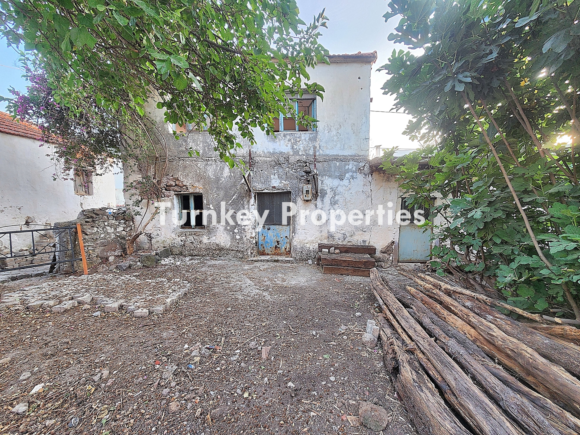 Gündoğan Köyiçi Satılık Taş Ev İki Bağımsız Yapılı Bahçeli Köy Ev