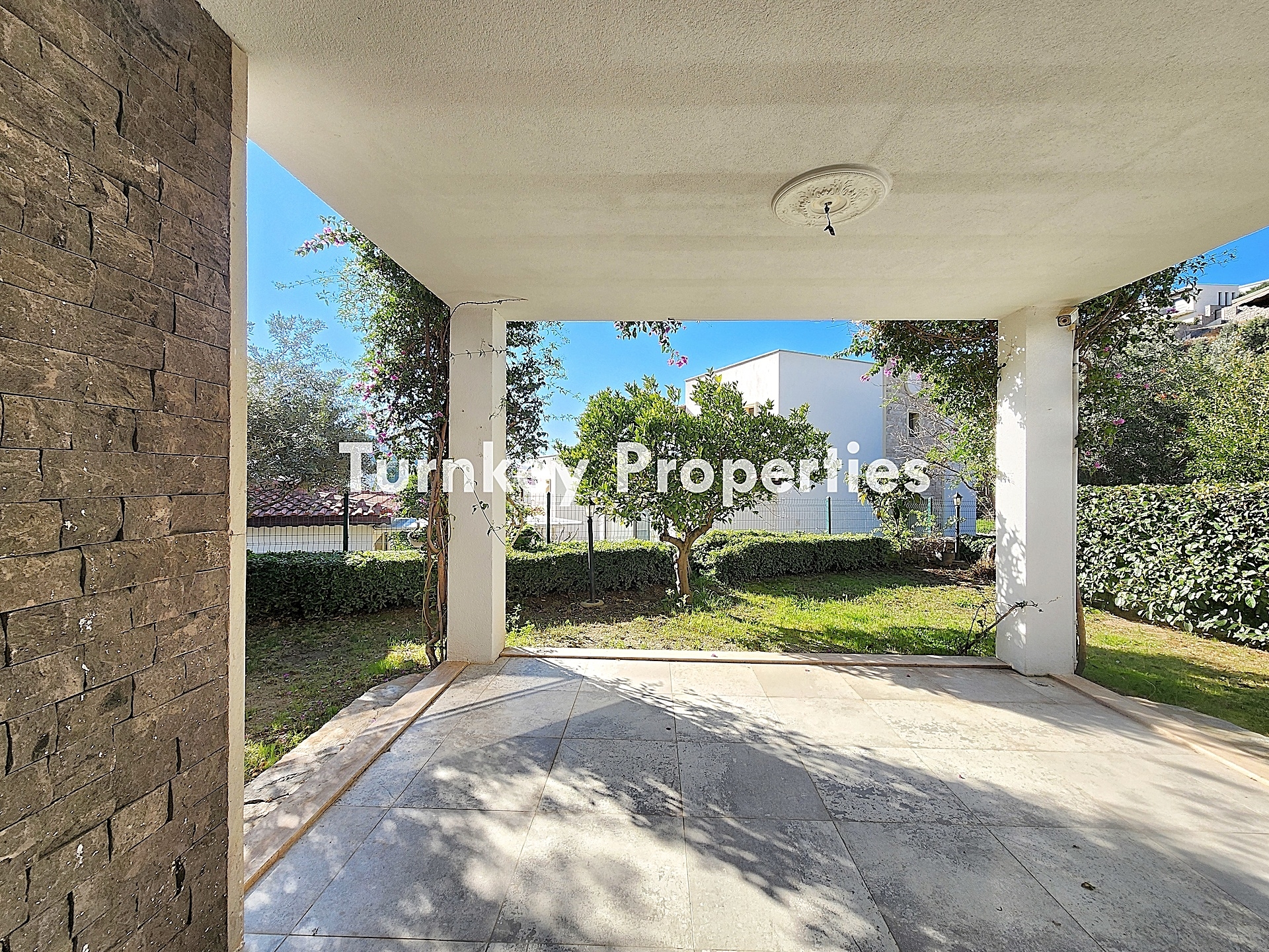 Gümüşlük Koyunbaba Satılık Bahçe Katı Daire Plaja Yakın Site İçi