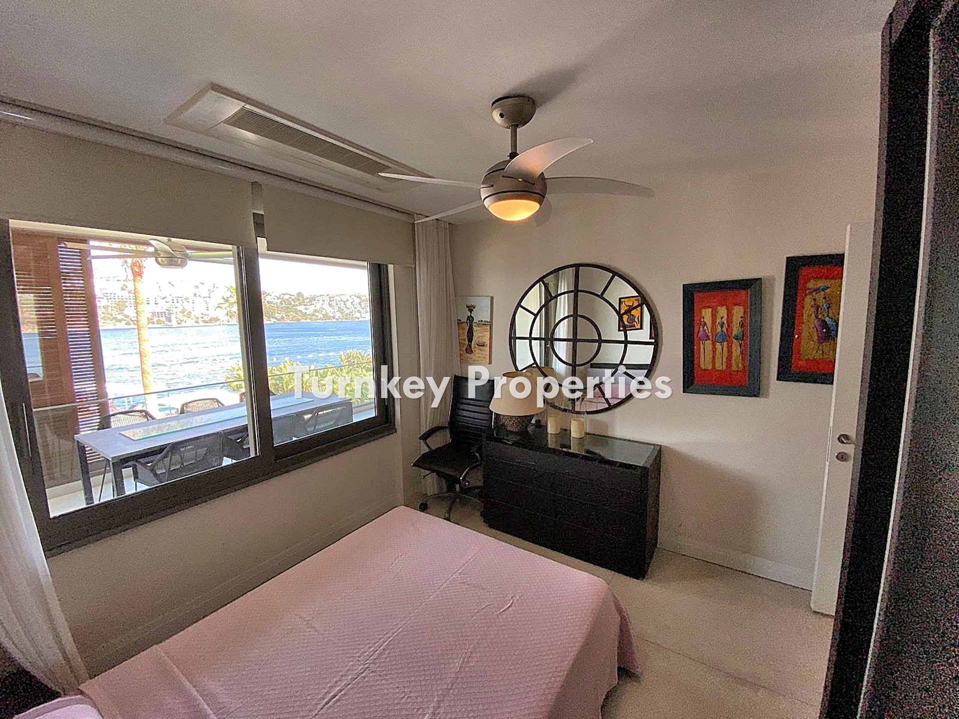 Gündoğan'da Satılık Denize Sıfır Ultra-Lüks, Full Eşyalı 5+1 Daire