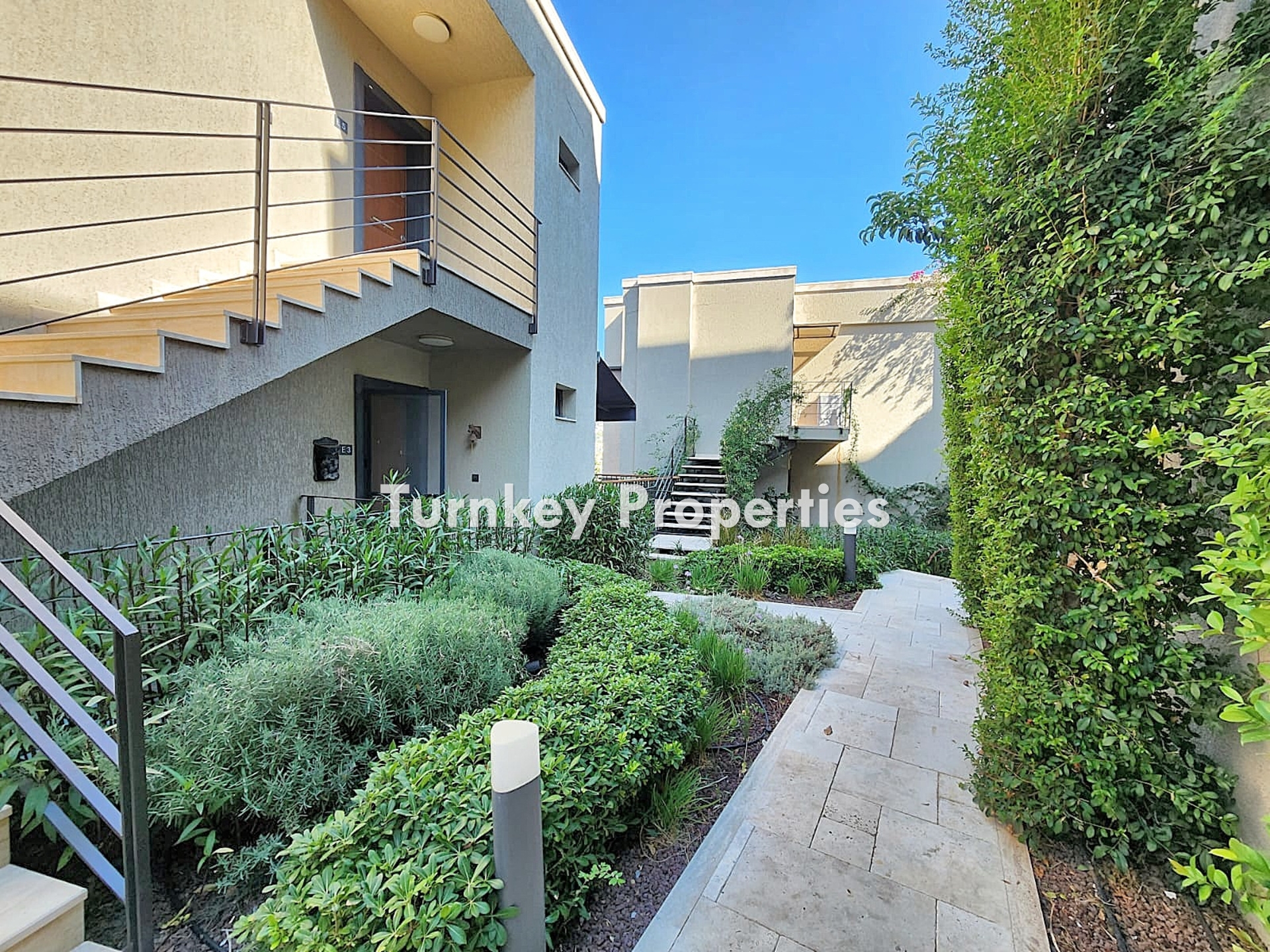 Yalıkavak Küdür Satılık Daire Denize Sıfır Geniş Bahçeli Site