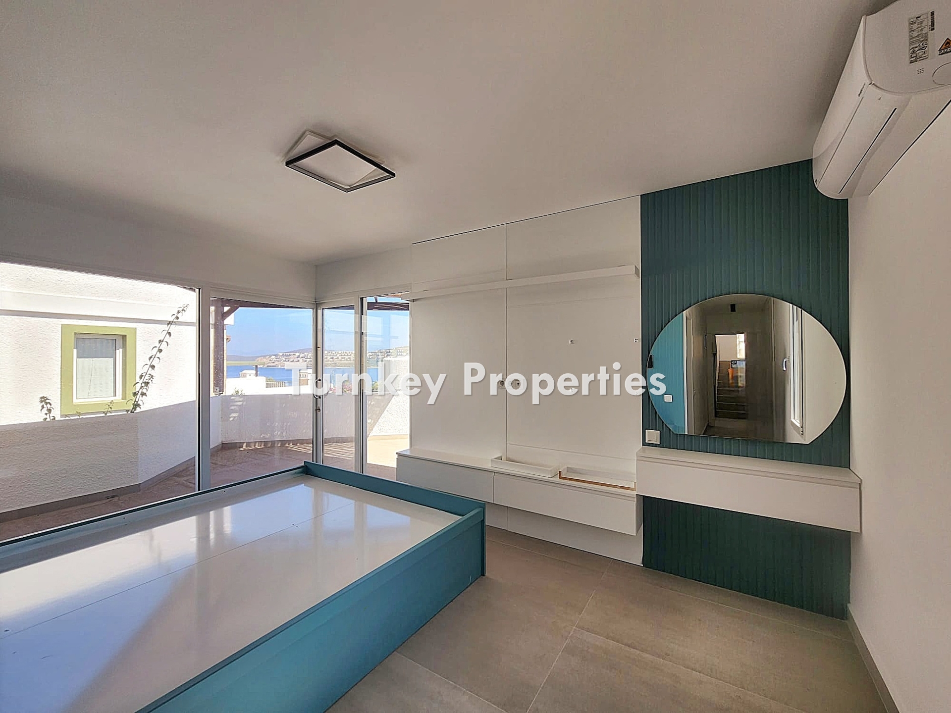 Gündoğan Küçükbük'te Deniz Manzaralı, Bahçeli Satılık Villa