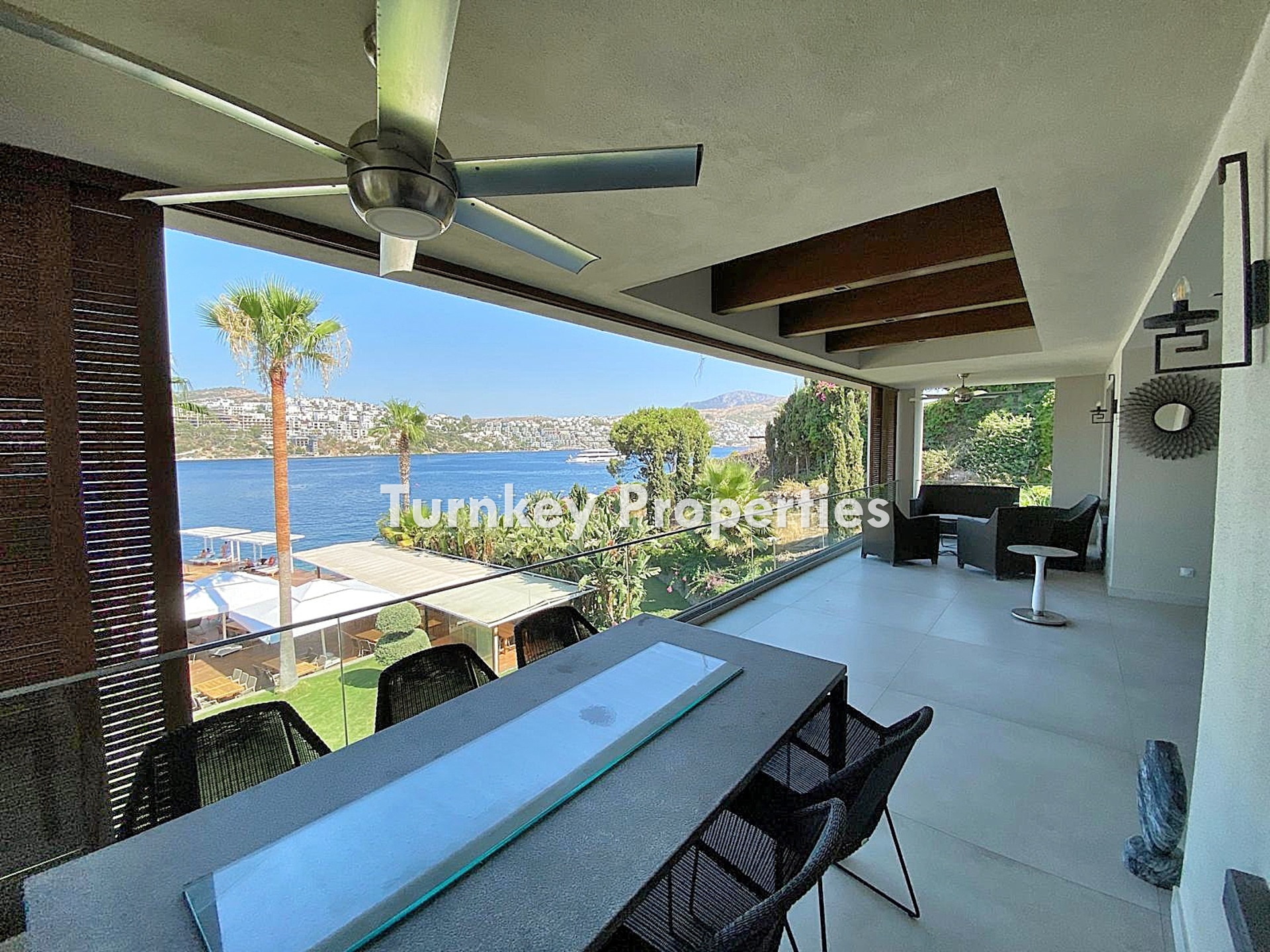 Gündoğan'da Satılık Denize Sıfır Ultra-Lüks, Full Eşyalı 5+1 Daire