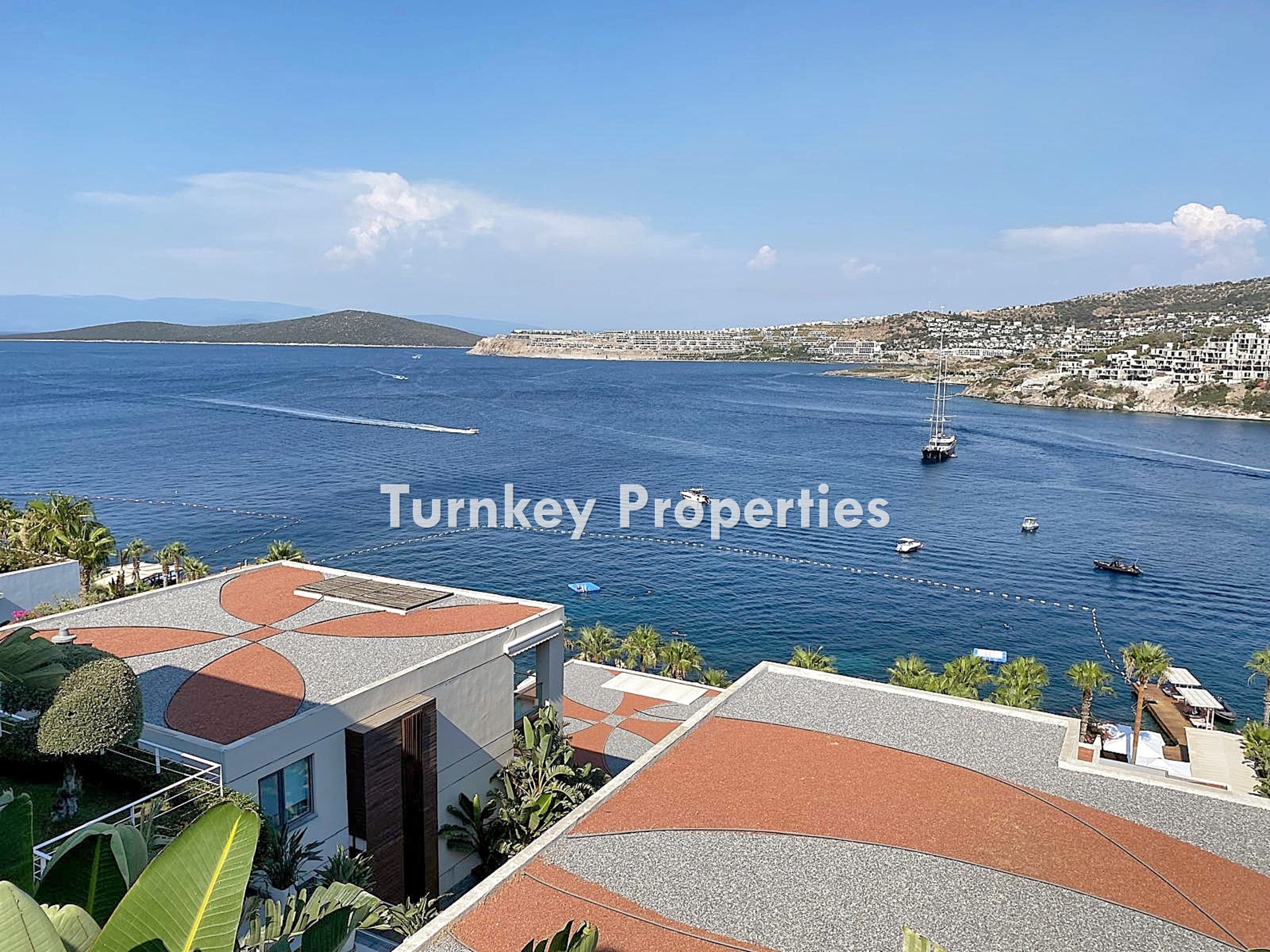 Gündoğan'da Satılık Denize Sıfır Ultra-Lüks, Full Eşyalı 5+1 Daire