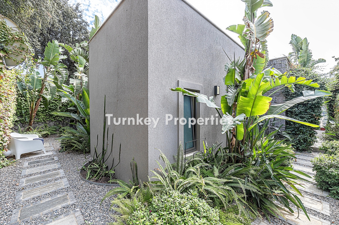 Dibeklihan Satılık Villa Tek Katlı Özel Bahçeli Infinity Havuzlu