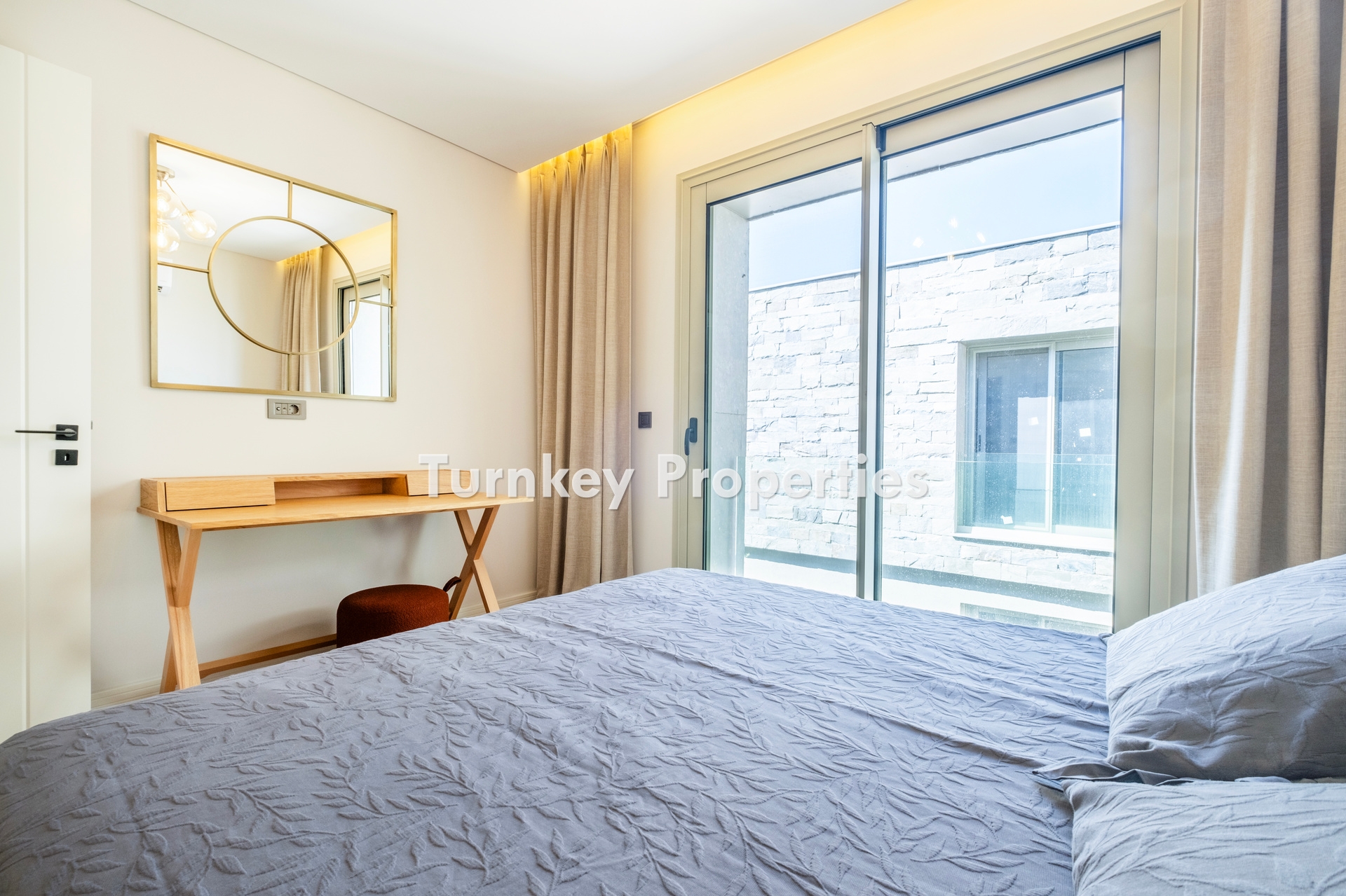 Turgutreis’te Kaliminos ve Marina Manzaralı 3+1 Satılık Daire | Ortak Havuz, Yerden Isıtma, Jeneratör ve Su Deposu Özellikleriyle