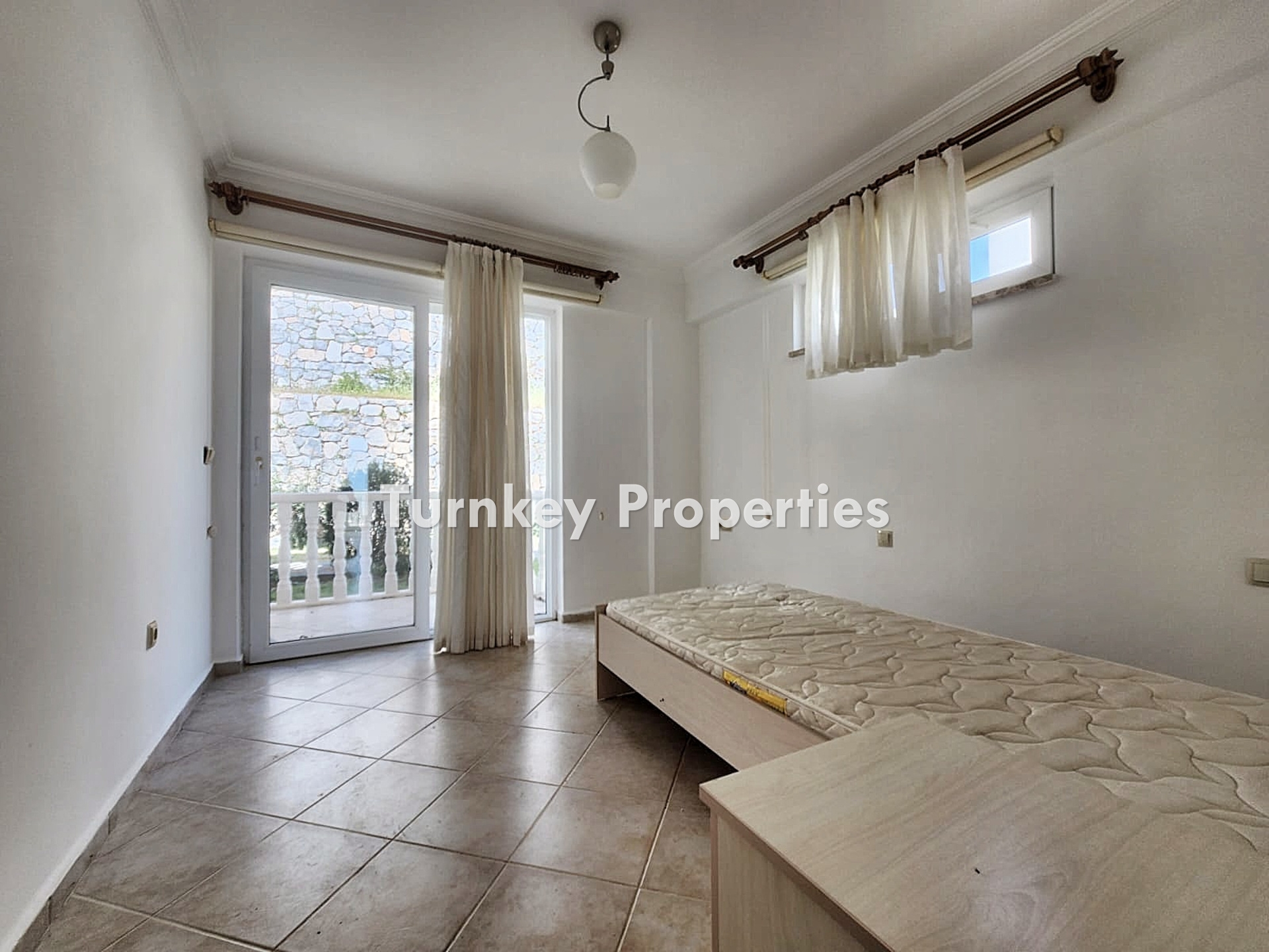 Bodrum Boğaziçi Satılık Bahçe Katı Daire Flamingo Gölü Manzaralı