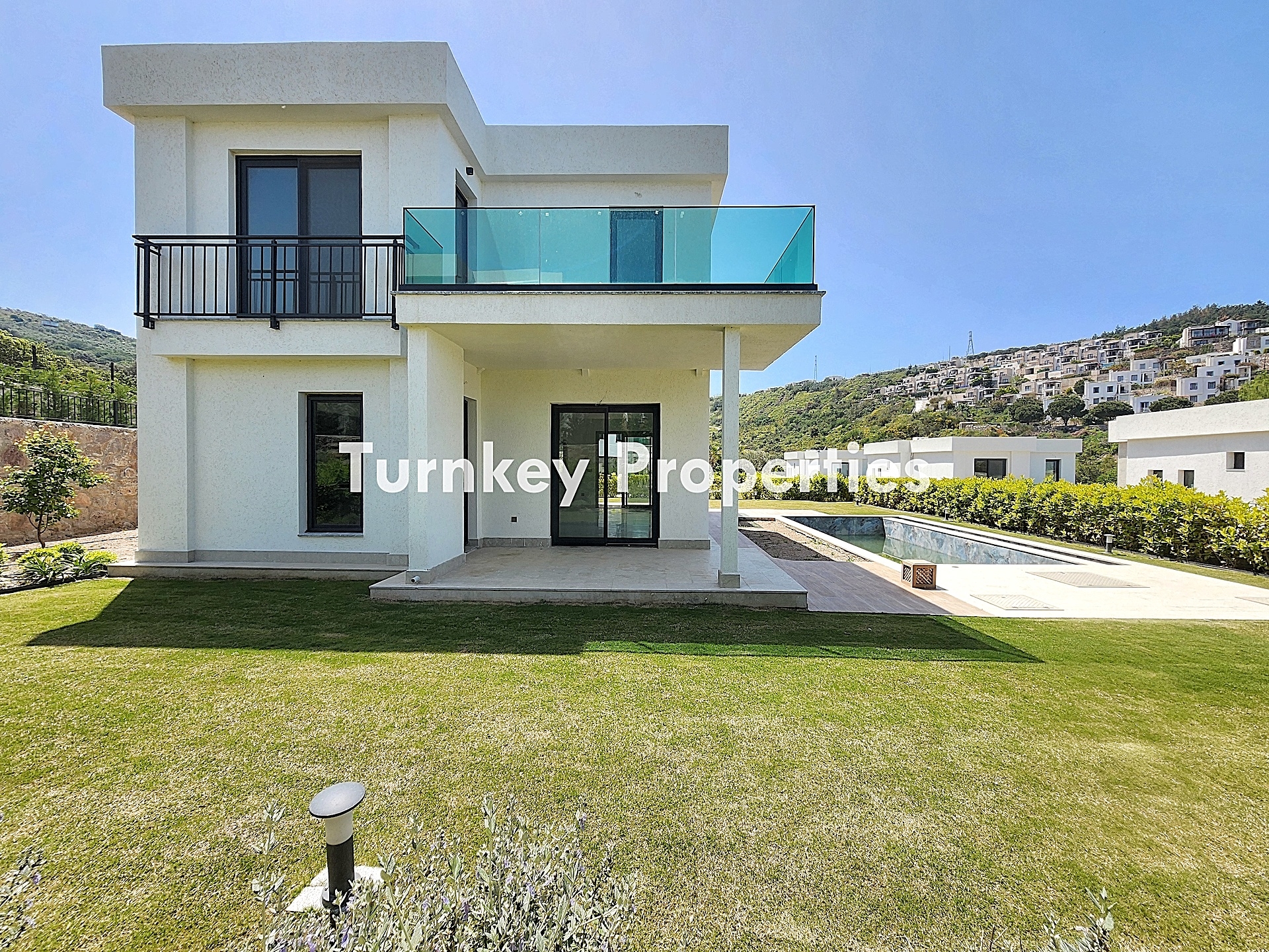 Gündoğan Küçükbük Satılık Villa Modern Mimari Özel Havuz