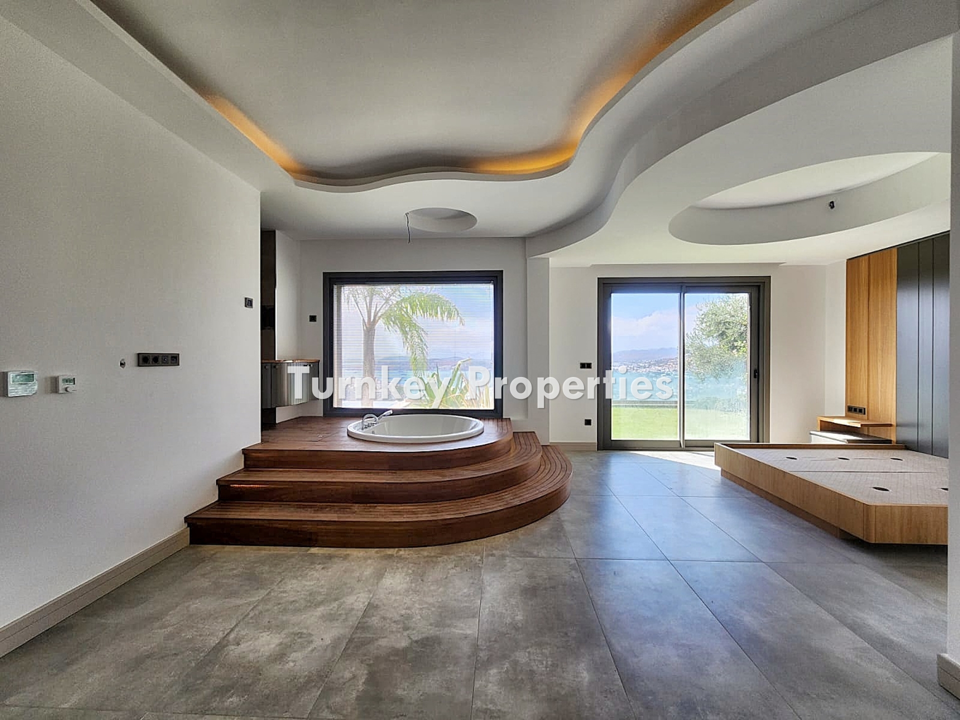 Bodrum Merkez'de Satılık 6+2 Malikane, Deniz ve Kale Manzaralı