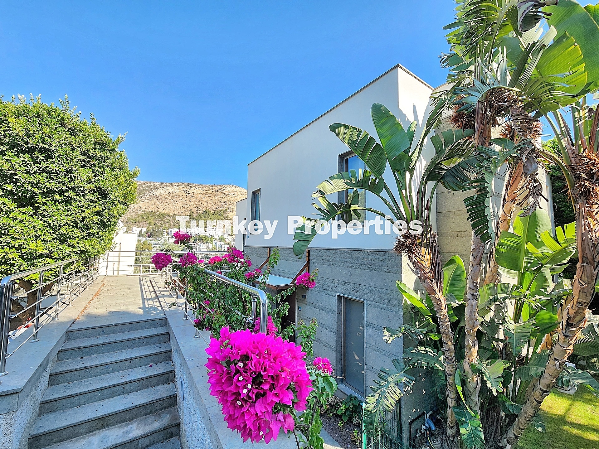 Bodrum'da Deniz Manzaralı Satılık Lüks Ev | Eşsiz Deniz Manzarasına Sahip Satılık Bodrum Evi, Denize Yürüme Mesafesi