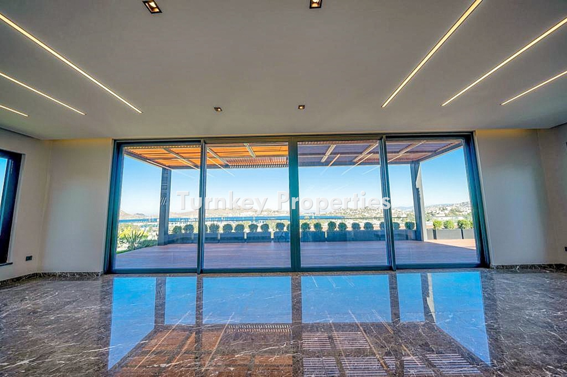 Bodrum Yalıkavak'ta Marina Manzaralı Satılık Müstakil Özel Villa