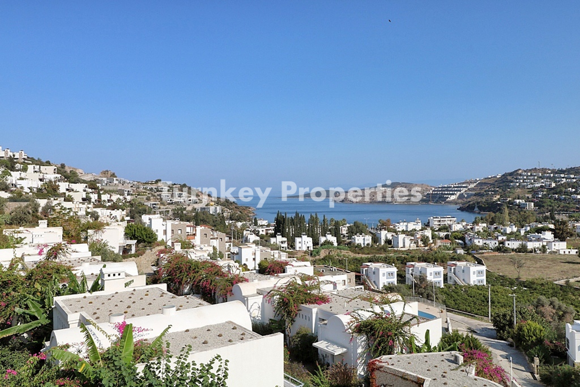 Gündoğan Küçükbük Satılık Tripleks Villa Denize Yakın Site