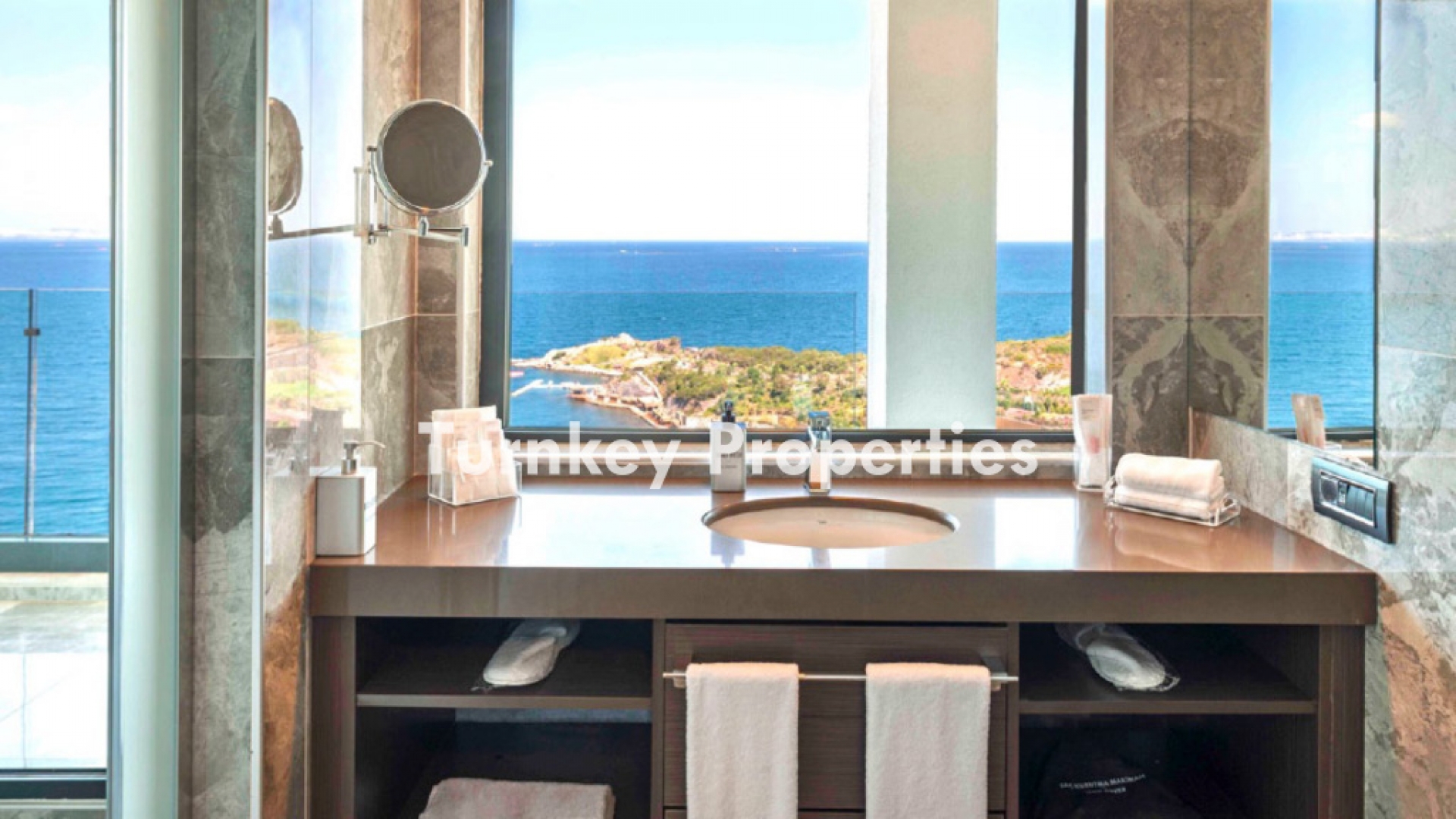 Adabükü Satılık Villa Denize Sıfır Bahçeli Ödüllü Mimari Yapı