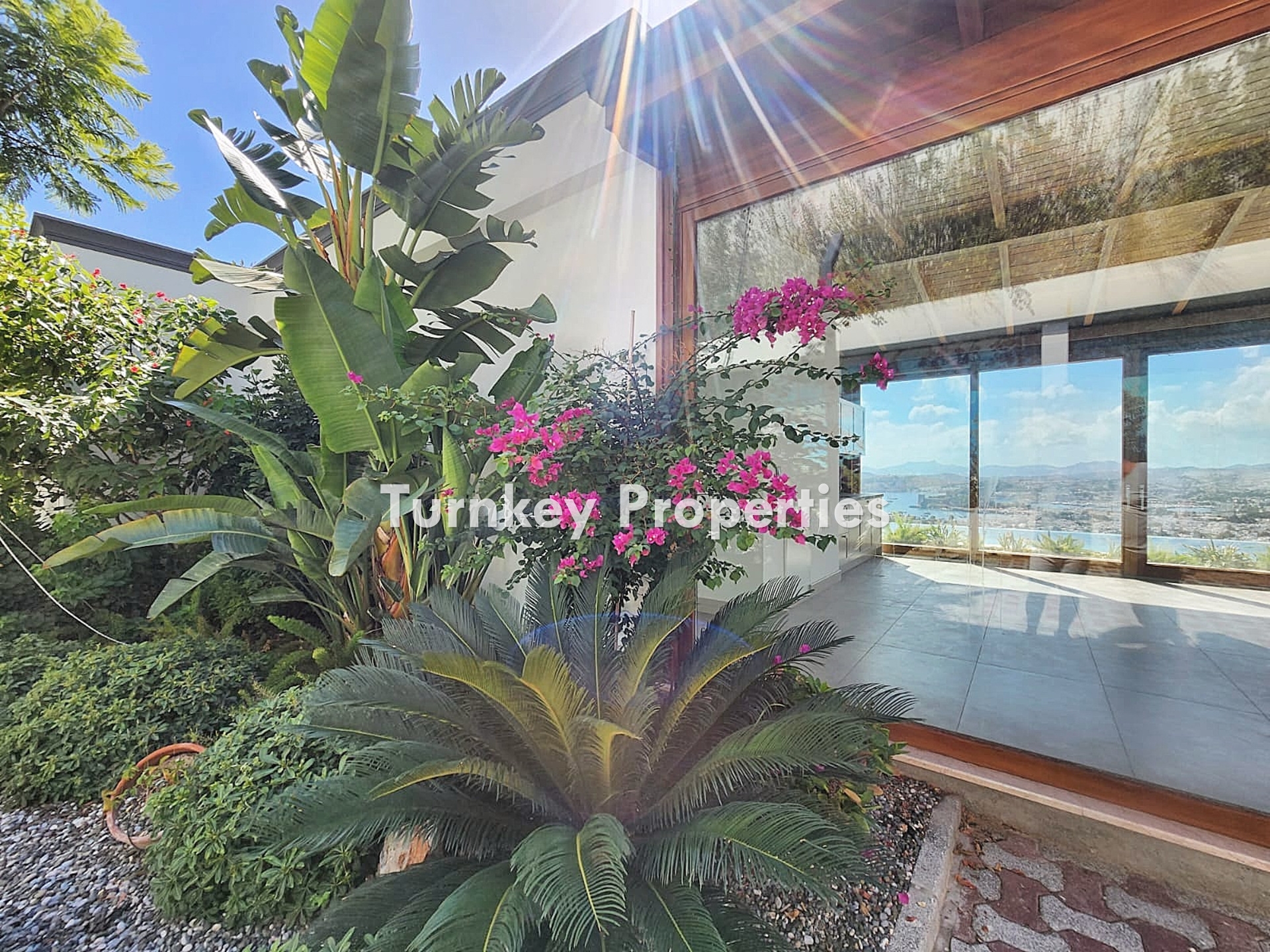 Bodrum Merkez'de Satılık 6+2 Malikane, Deniz ve Kale Manzaralı