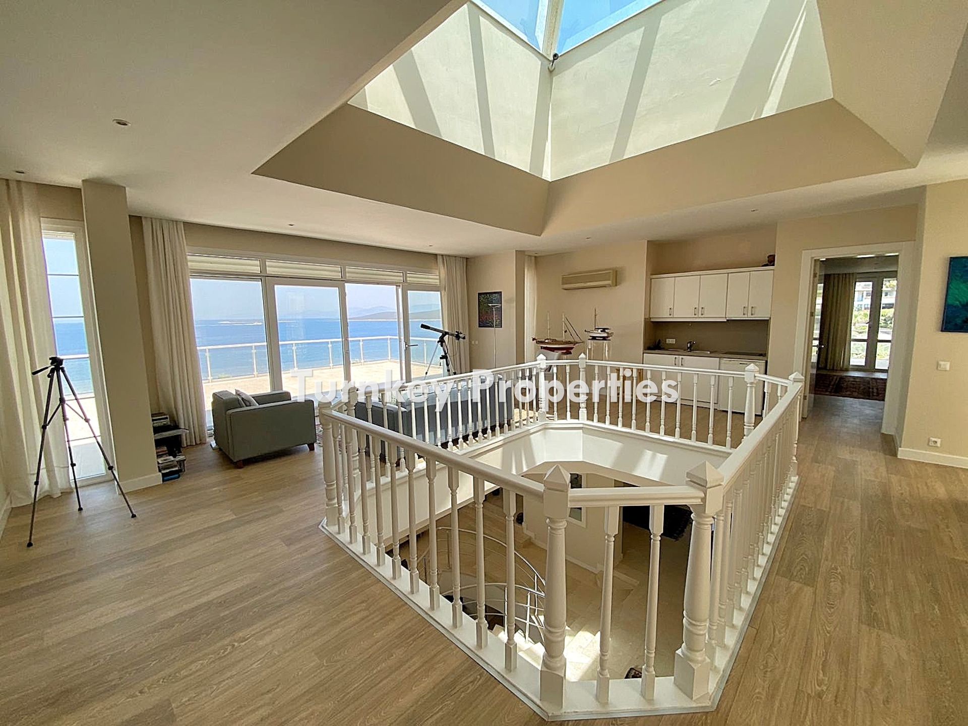 Gündoğan Satılık Villa Denize Sıfır Özel İskeleli Deniz Manzaralı