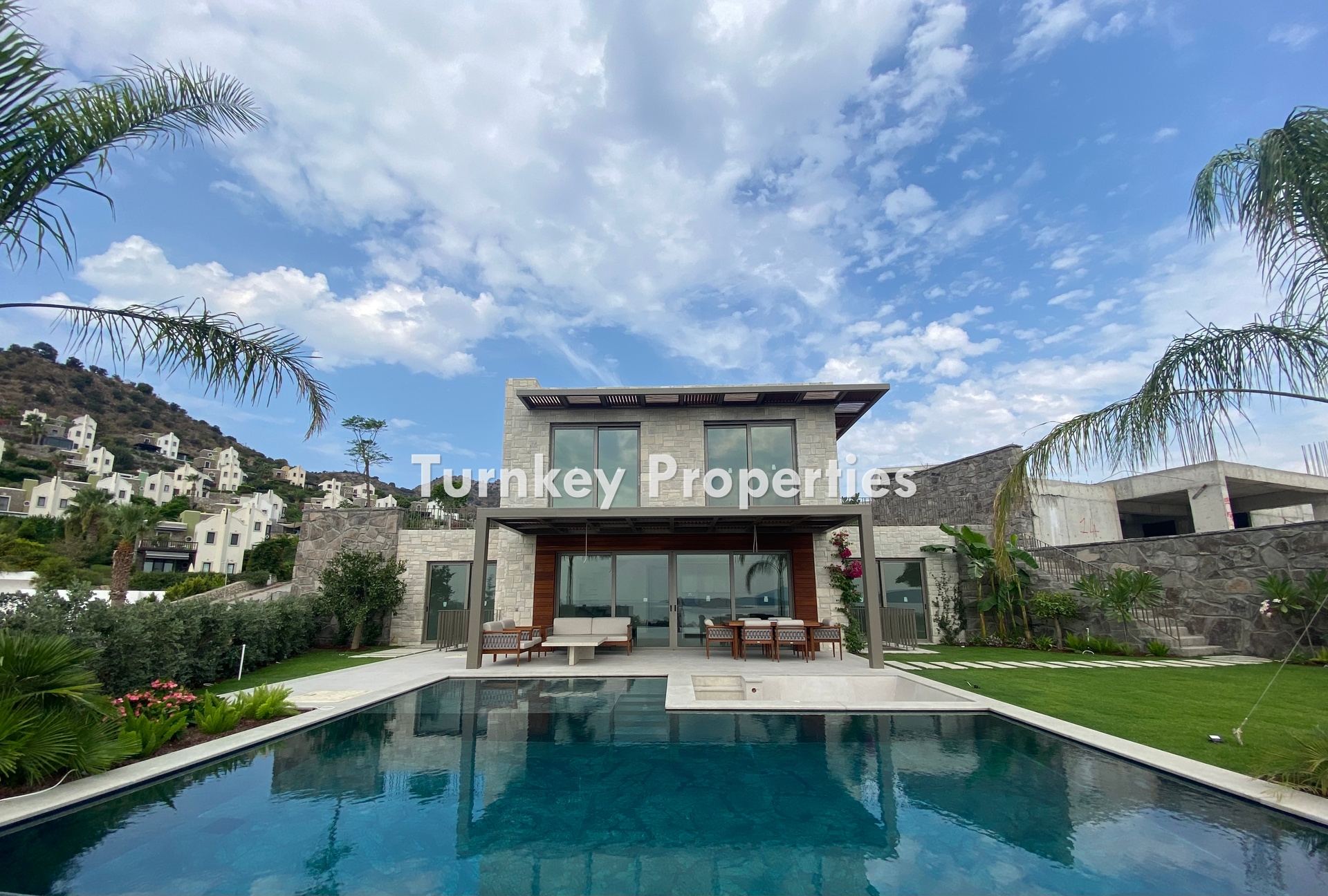 Bodrum Ortakent Satılık Villa Geniş Bahçeli Özel Site Yaşamı Lüks