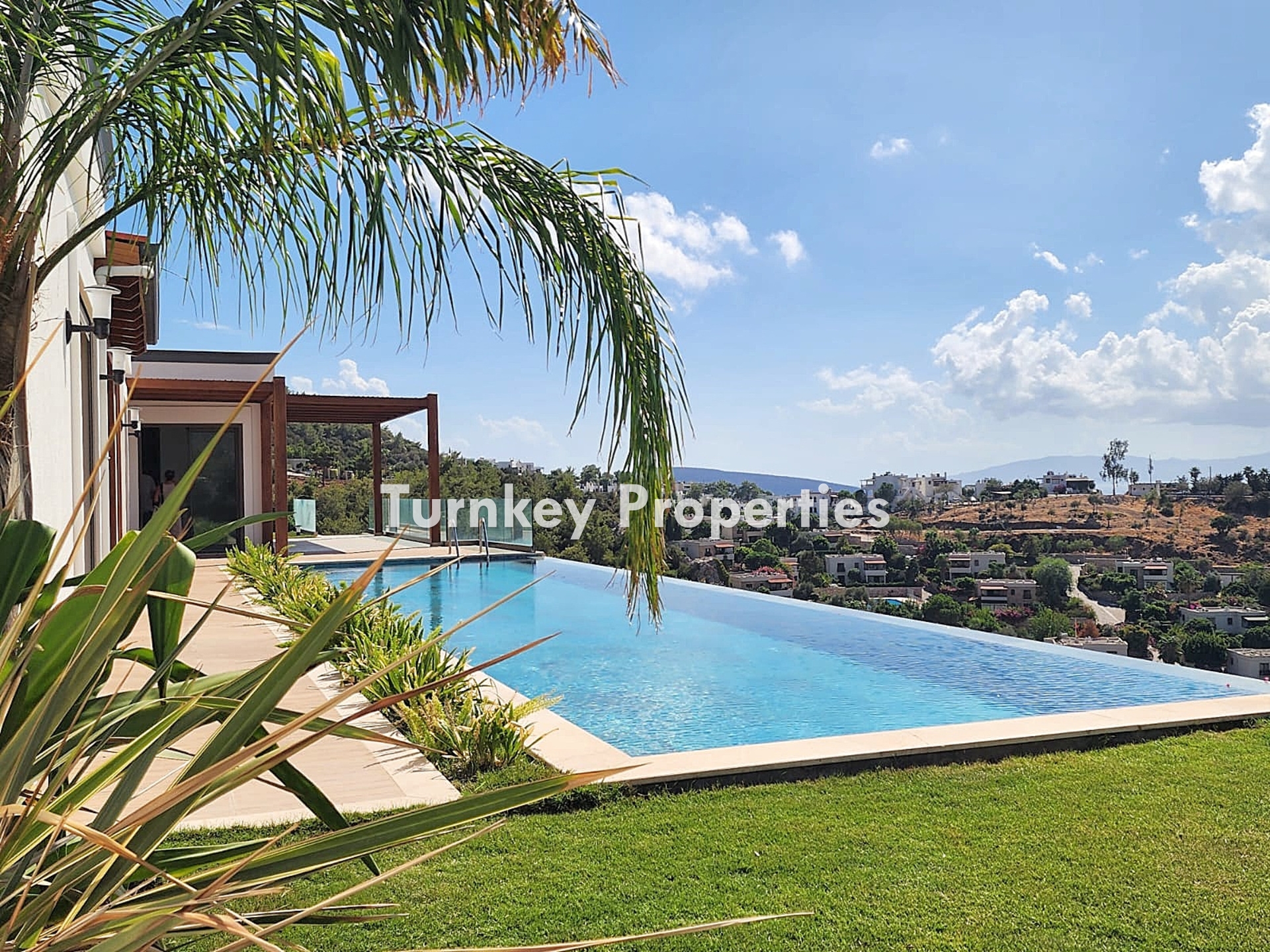 Bodrum Merkez'de Satılık 6+2 Malikane, Deniz ve Kale Manzaralı