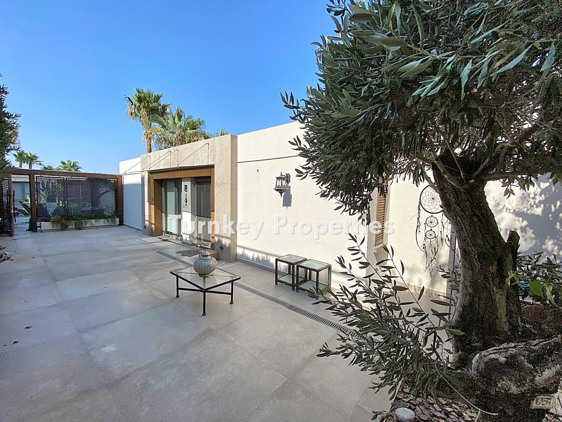 Gündoğan'da Satılık Denize Sıfır Ultra-Lüks, Full Eşyalı 5+1 Daire