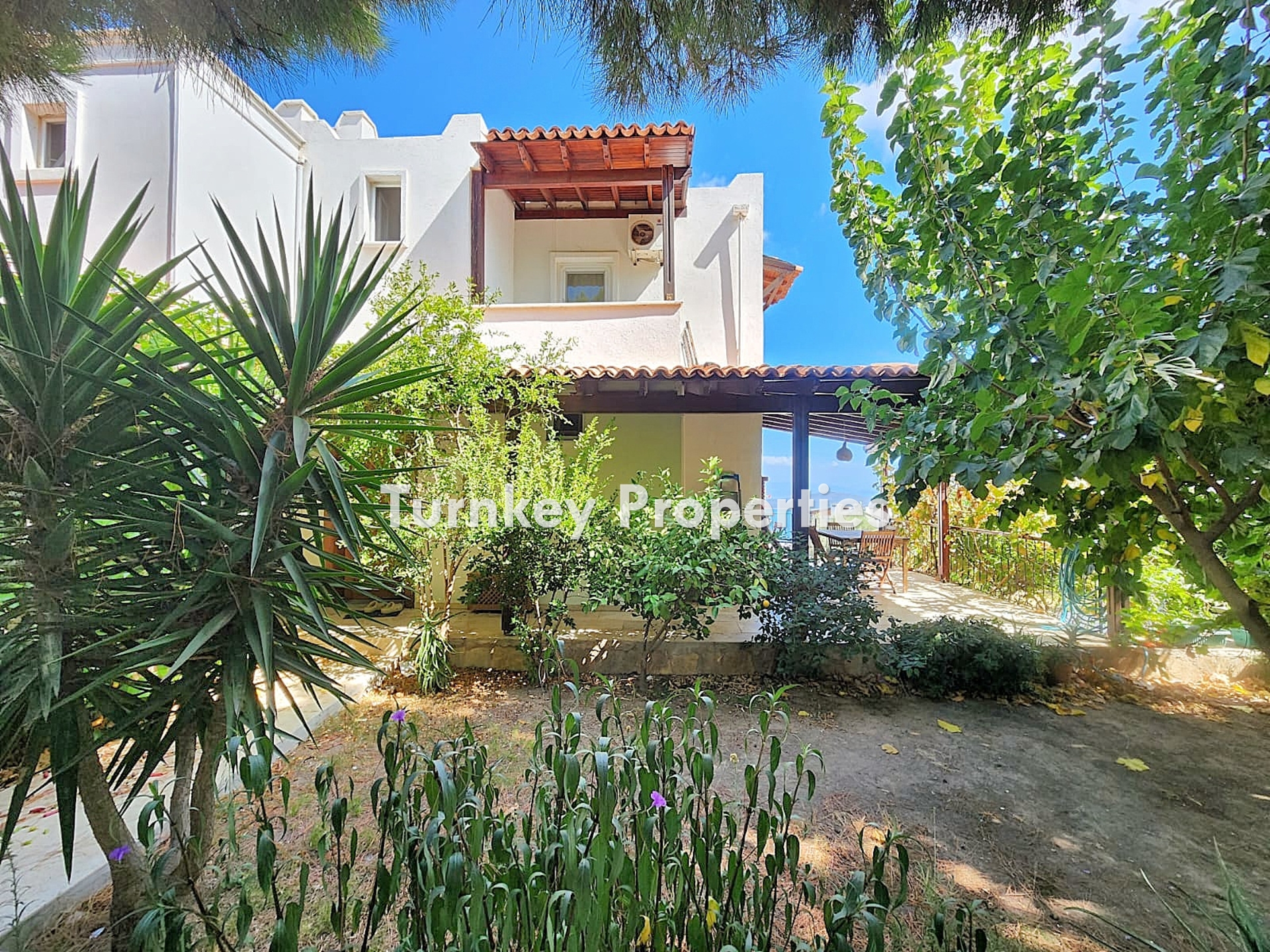 Bodrum, Gündoğan Satılık Villa | Bahçeli ve Deniz Manzaralı