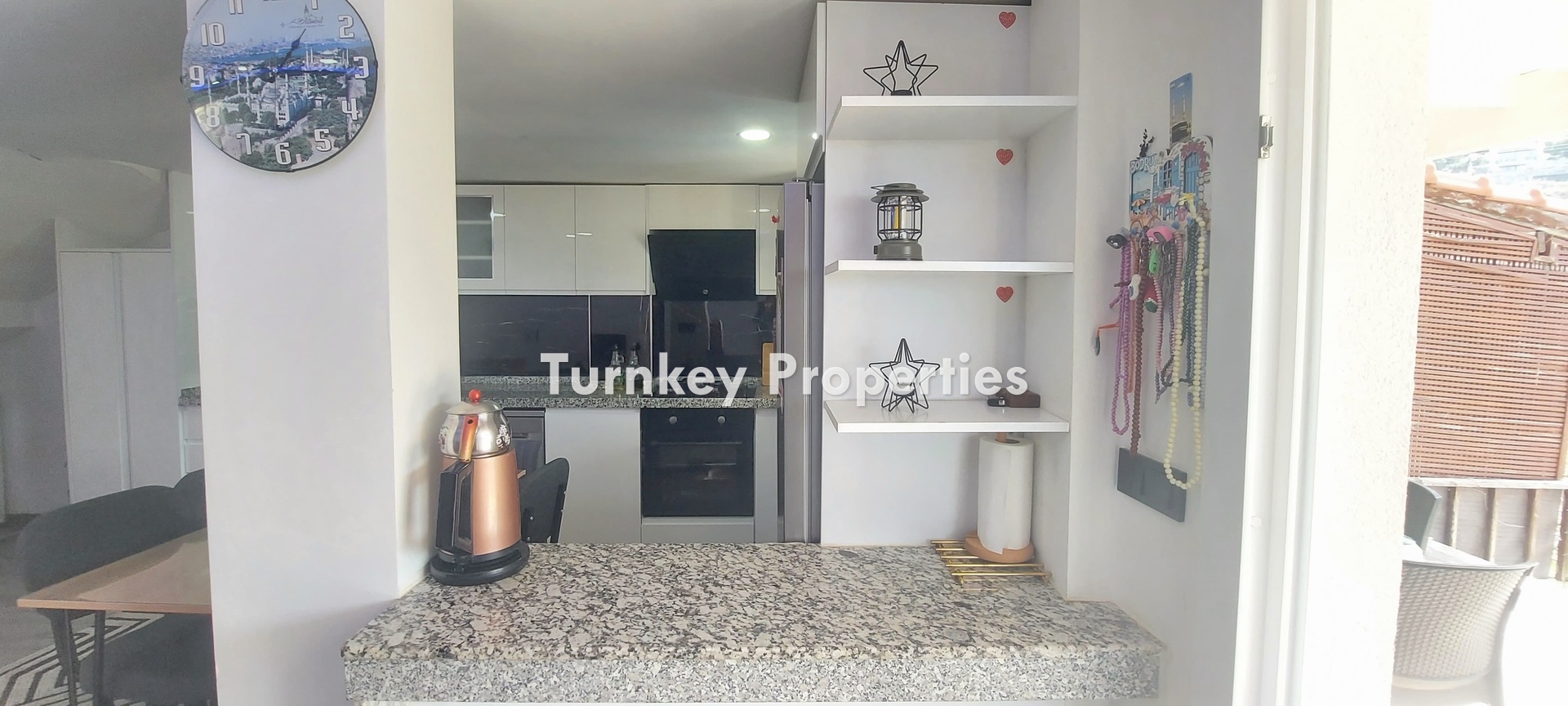 Milas, Boğaziçi’nde Denize Sıfır Site Deniz Manzaralı Satılık Villa