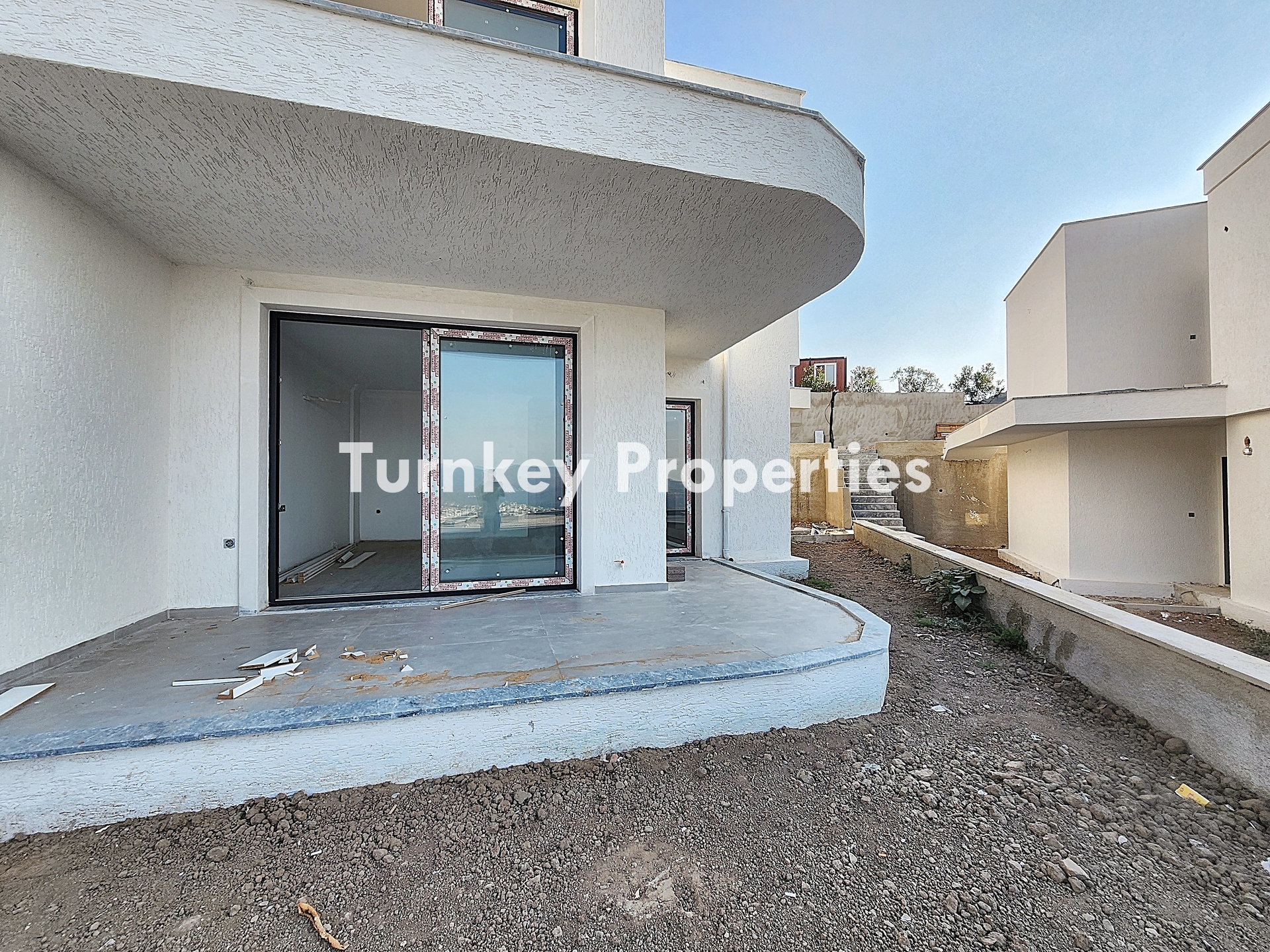 Turgutreis Karabağ Satılık Daire | Bahçe Katı, Vadi ve Kısmi Deniz Manzaralı